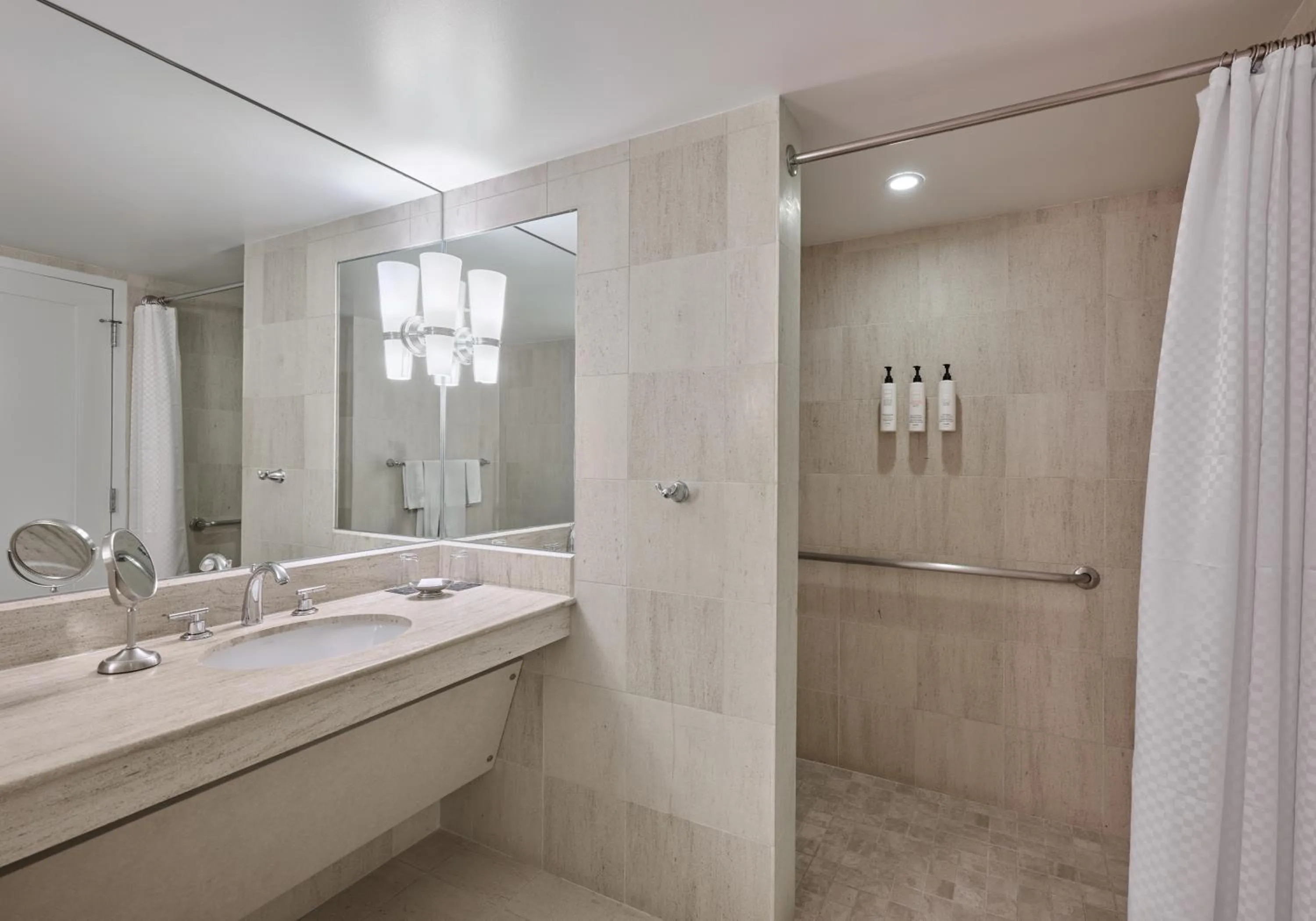 Shower in Swissotel Chicago