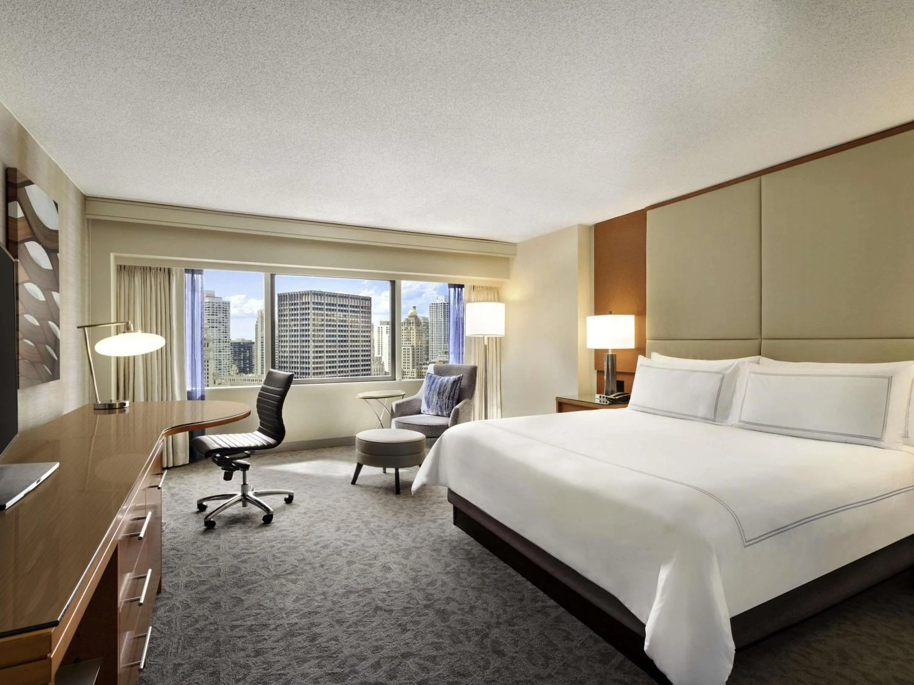 Bedroom, Bed in Swissotel Chicago