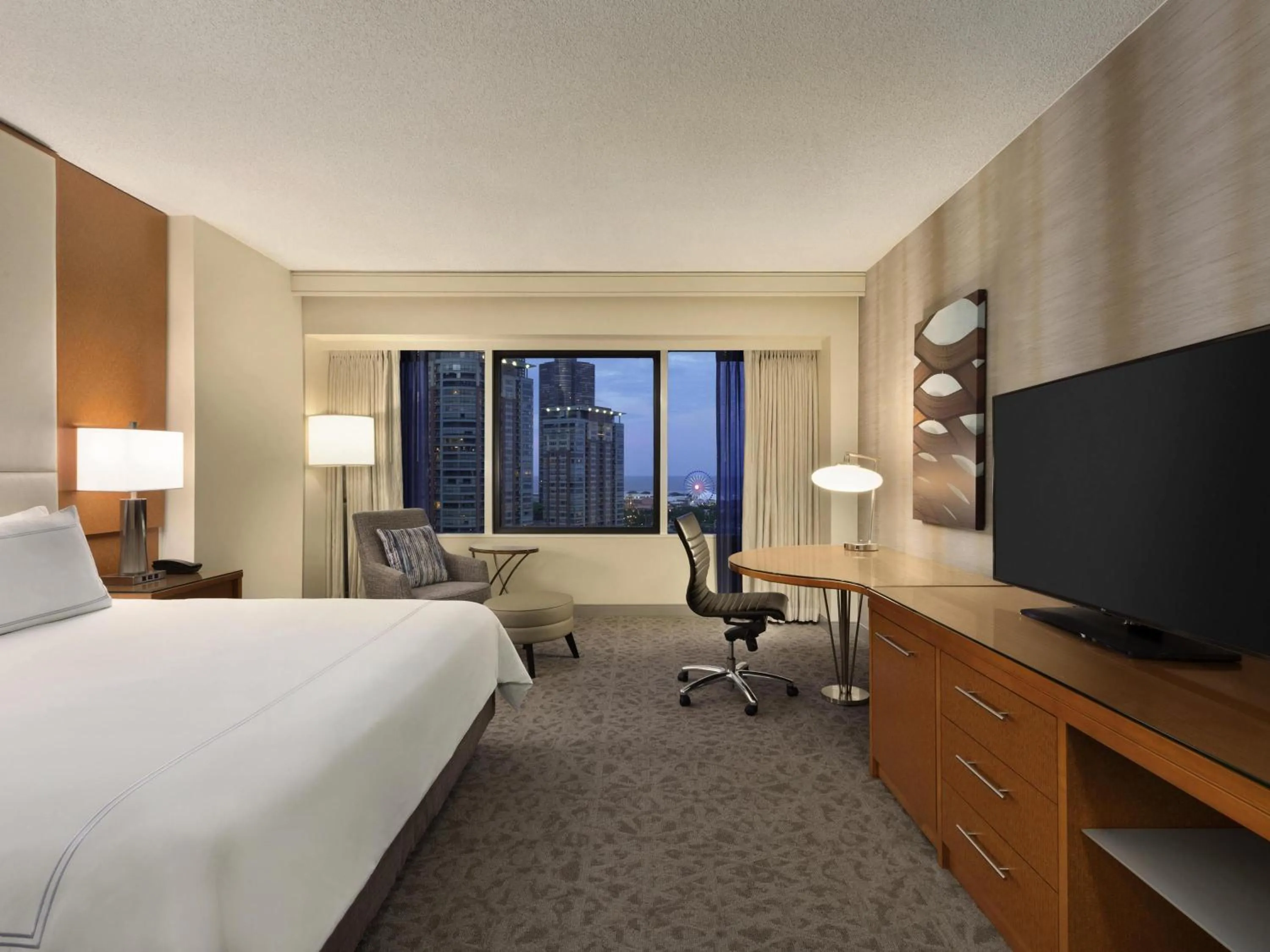 Bedroom, Bed in Swissotel Chicago