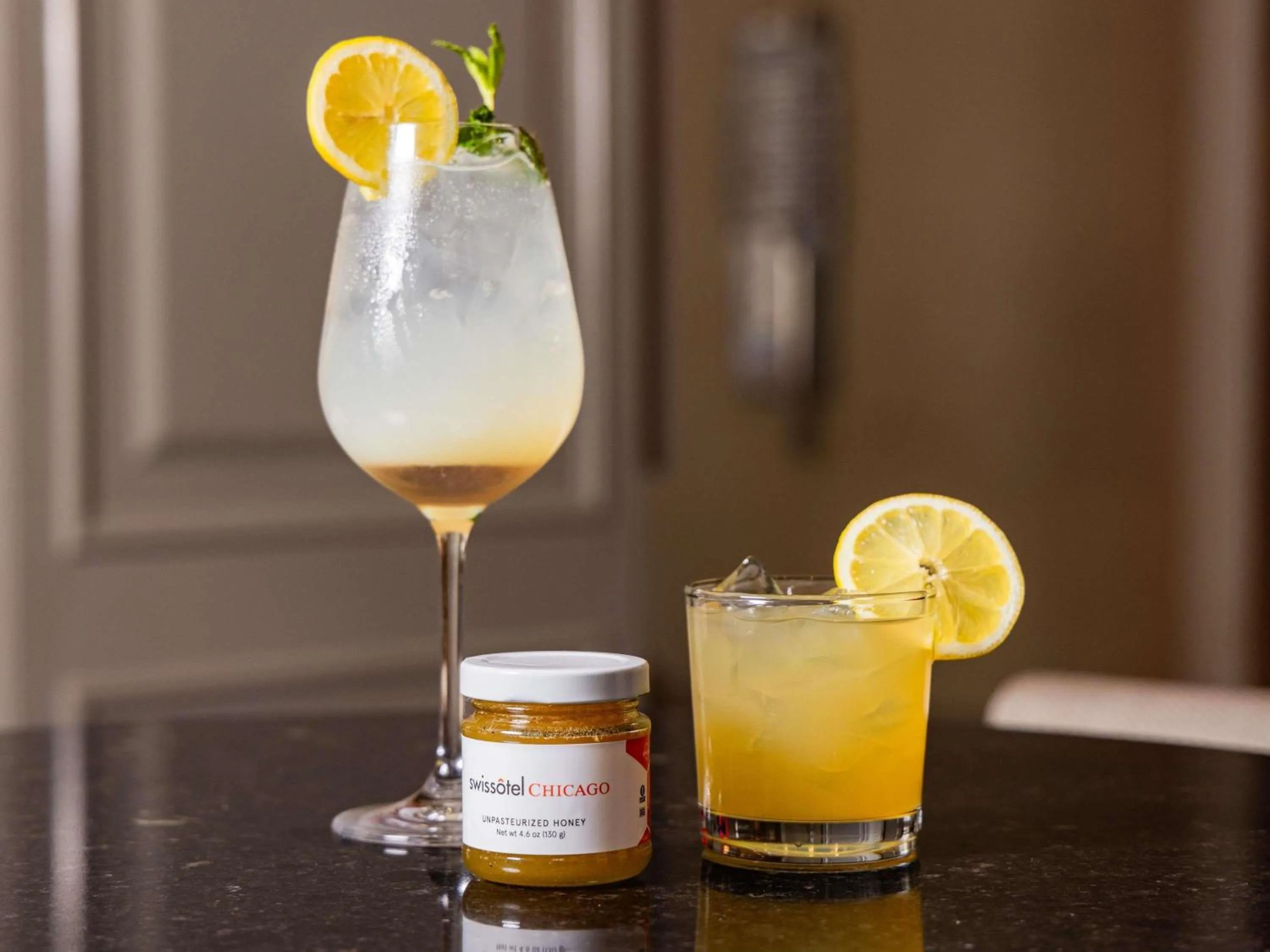 Lounge or bar in Swissotel Chicago