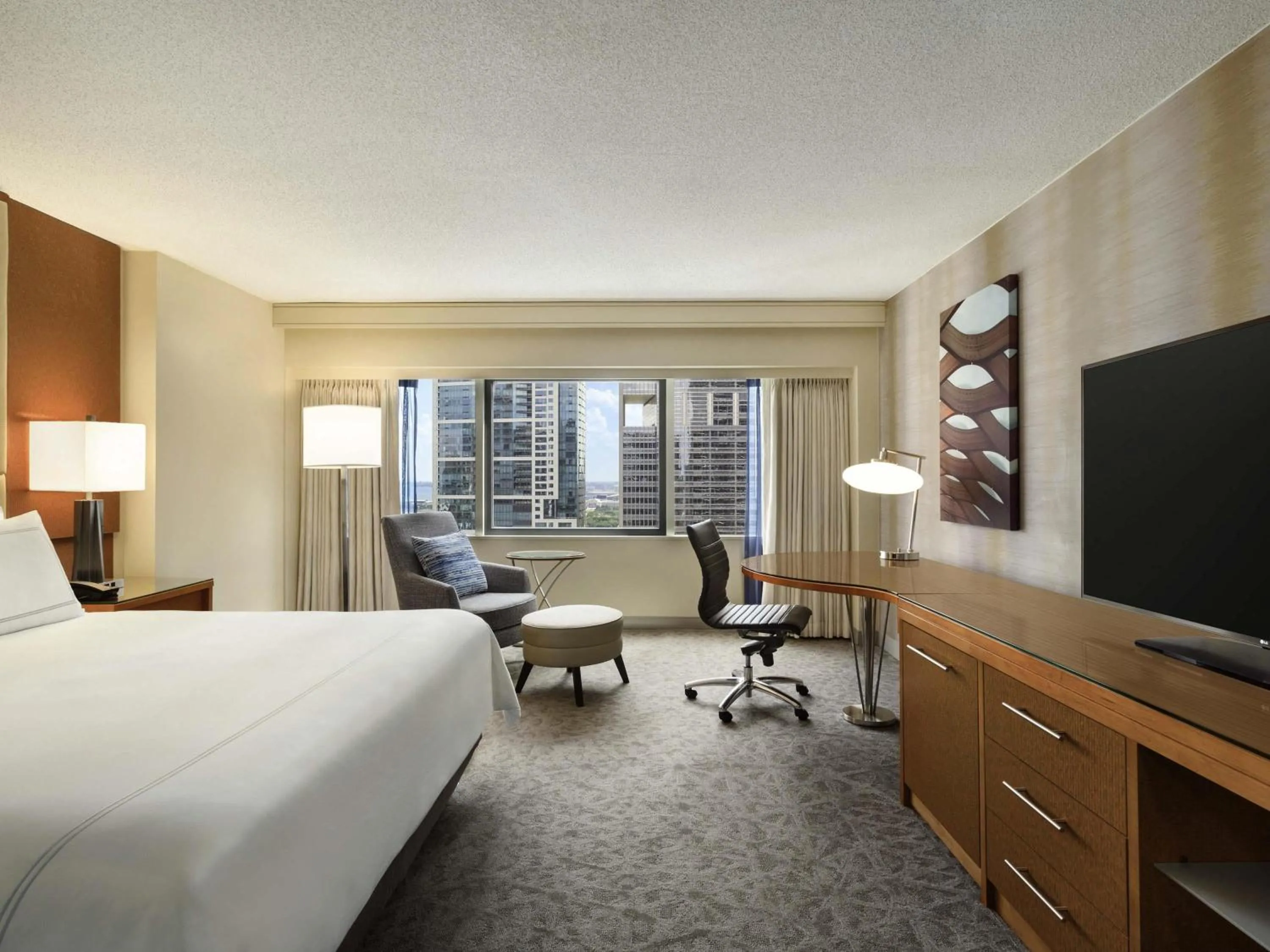 Bedroom, Bed in Swissotel Chicago