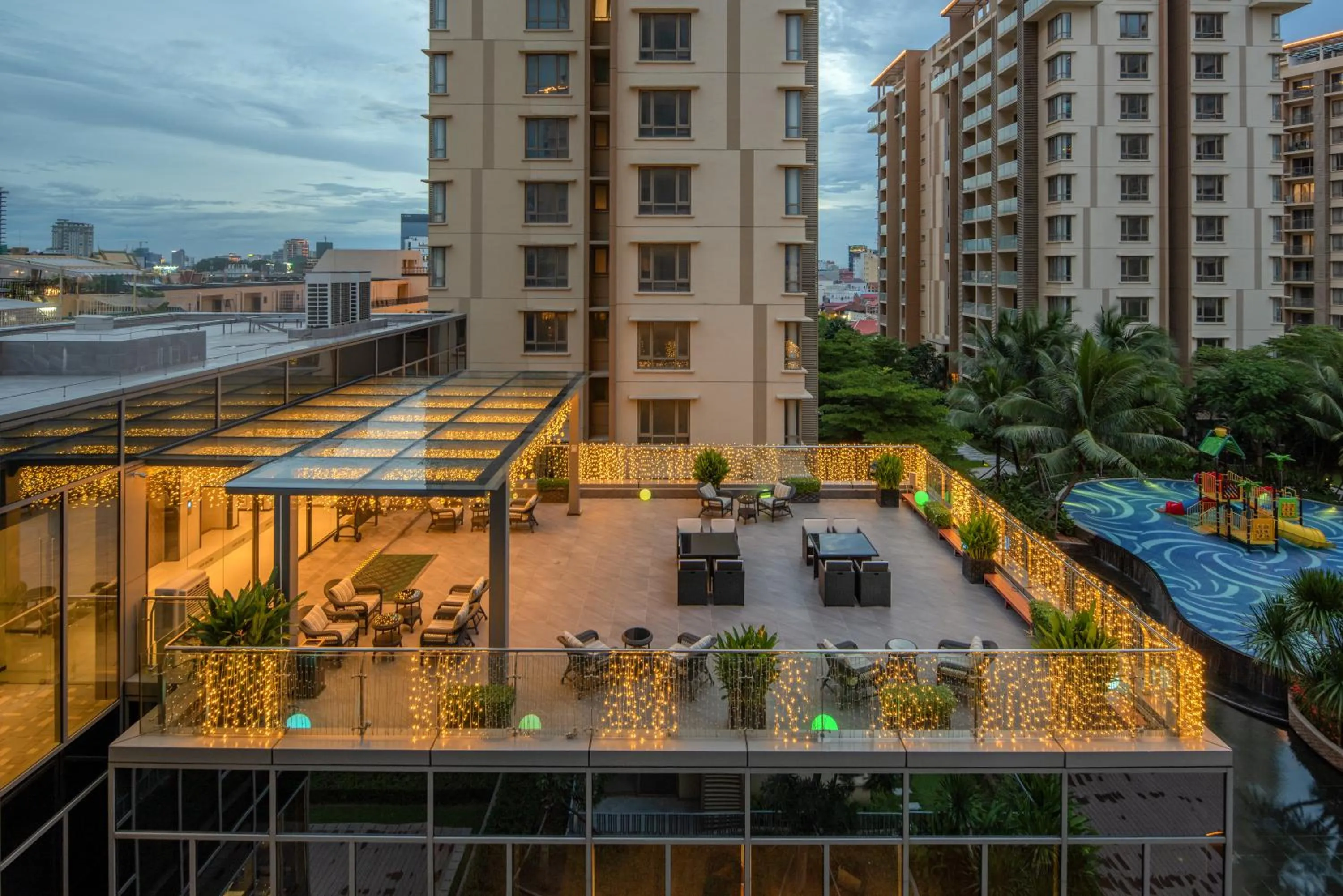 Restaurant/places to eat in One Park Hotel & Residence