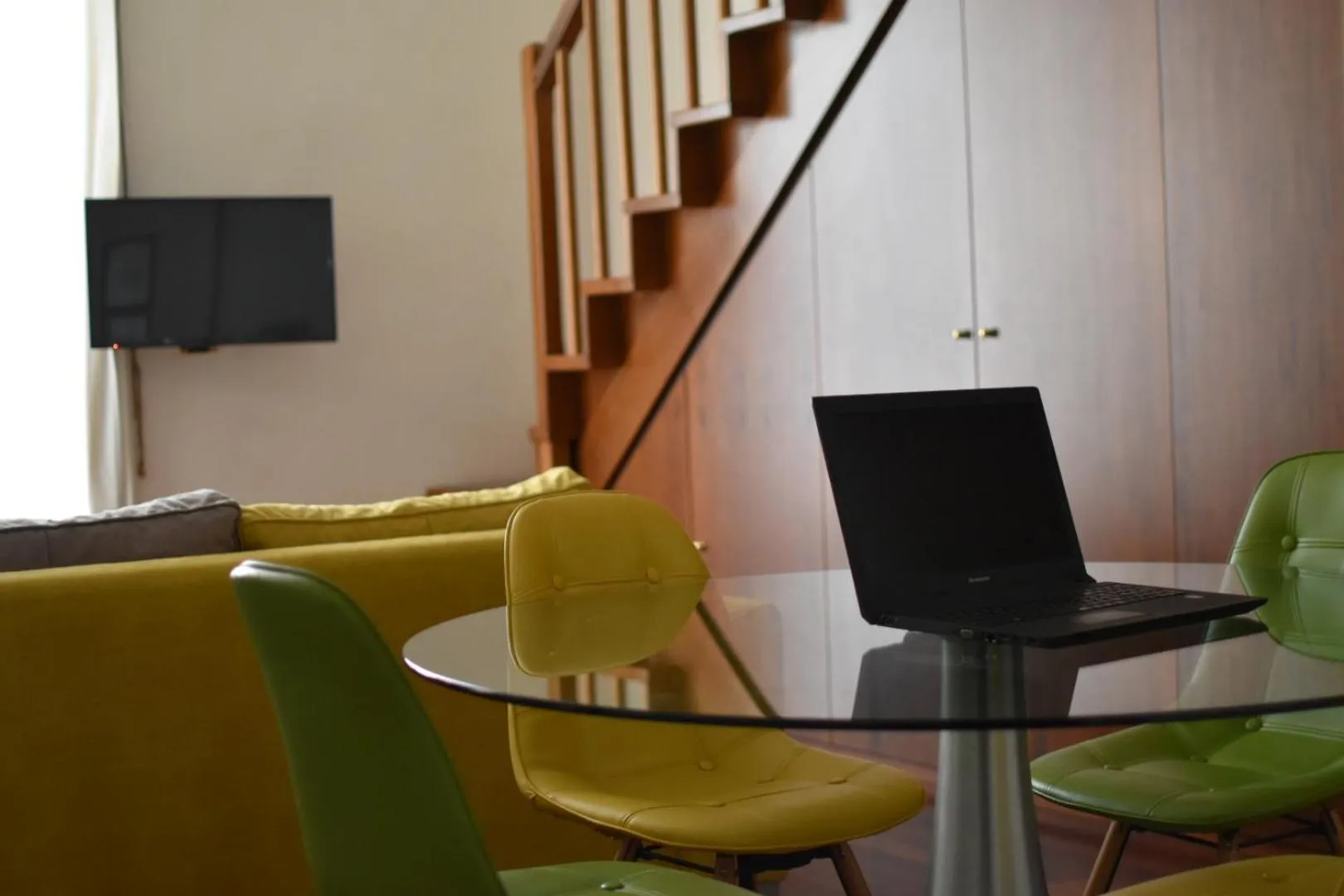 Seating area in queen 24