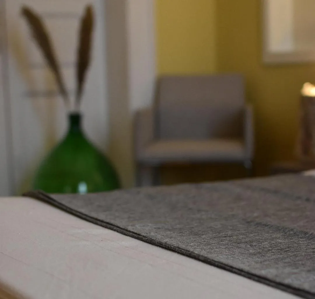 Decorative detail in queen 24