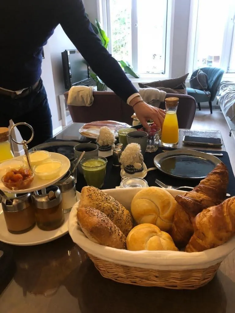 Breakfast in Bed and Breakfast The Rose