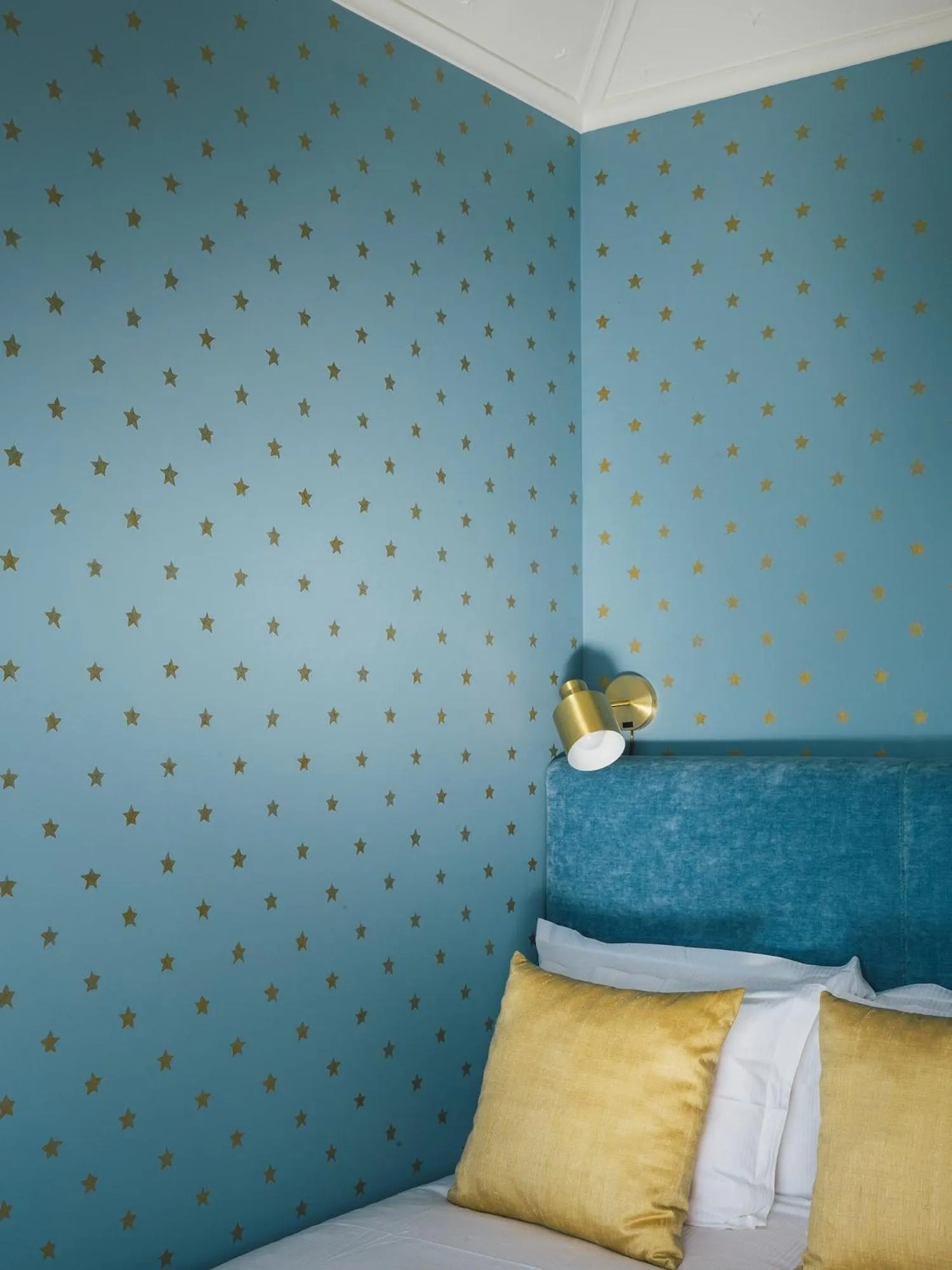 Bed in Menina Colina Guesthouse