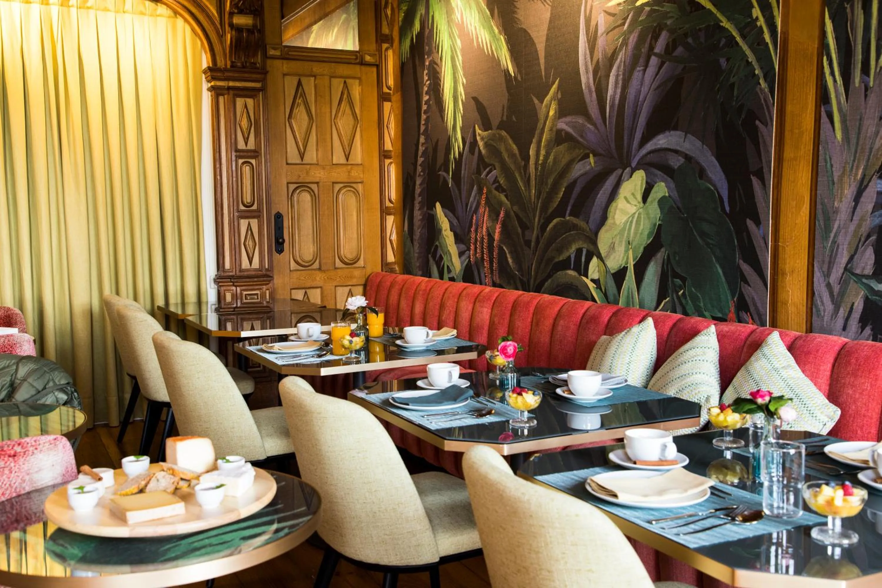 Breakfast in Menina Colina Guesthouse