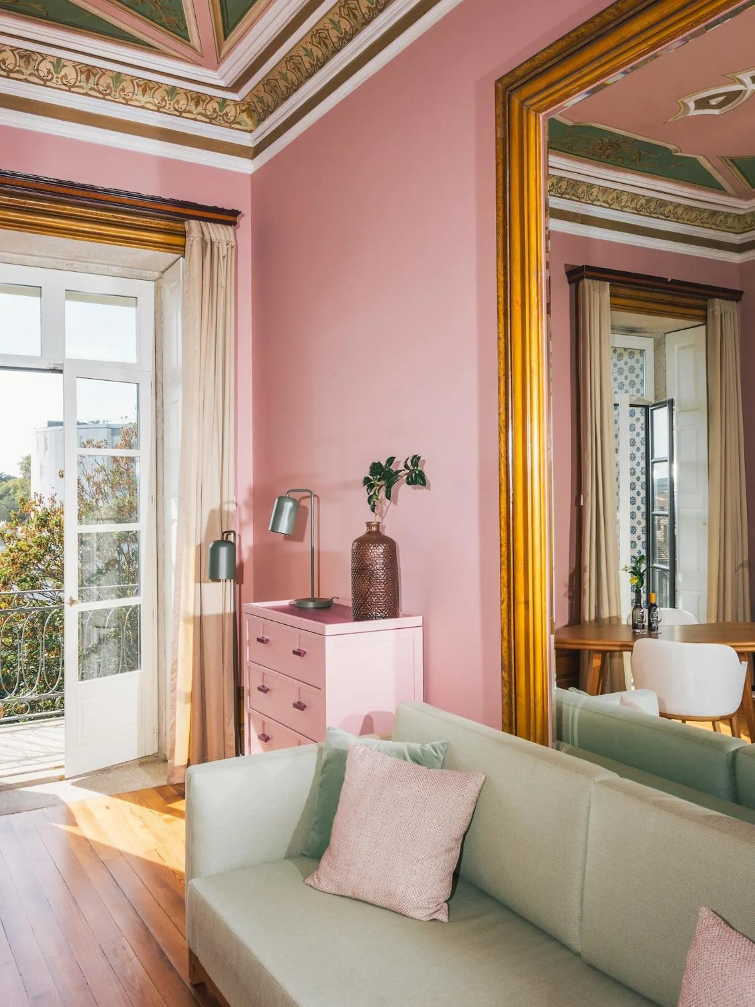 Living room in Menina Colina Guesthouse