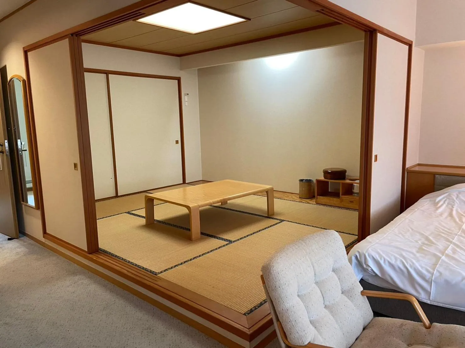 Bed in Lake Side Nikko Hotel