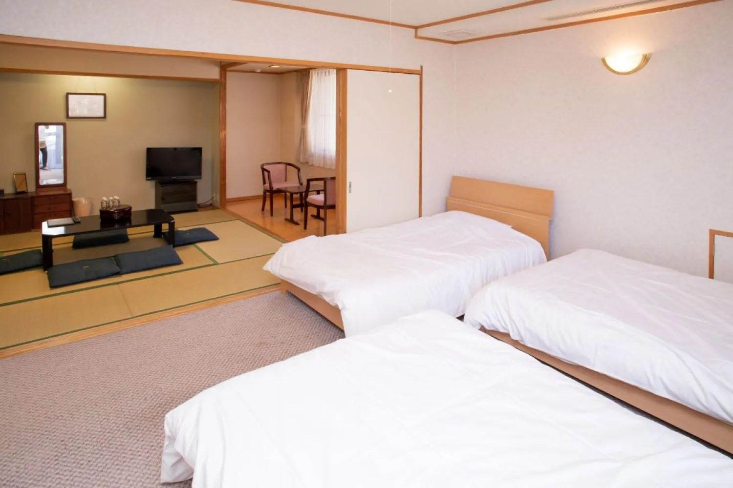 Bed in Lake Side Nikko Hotel