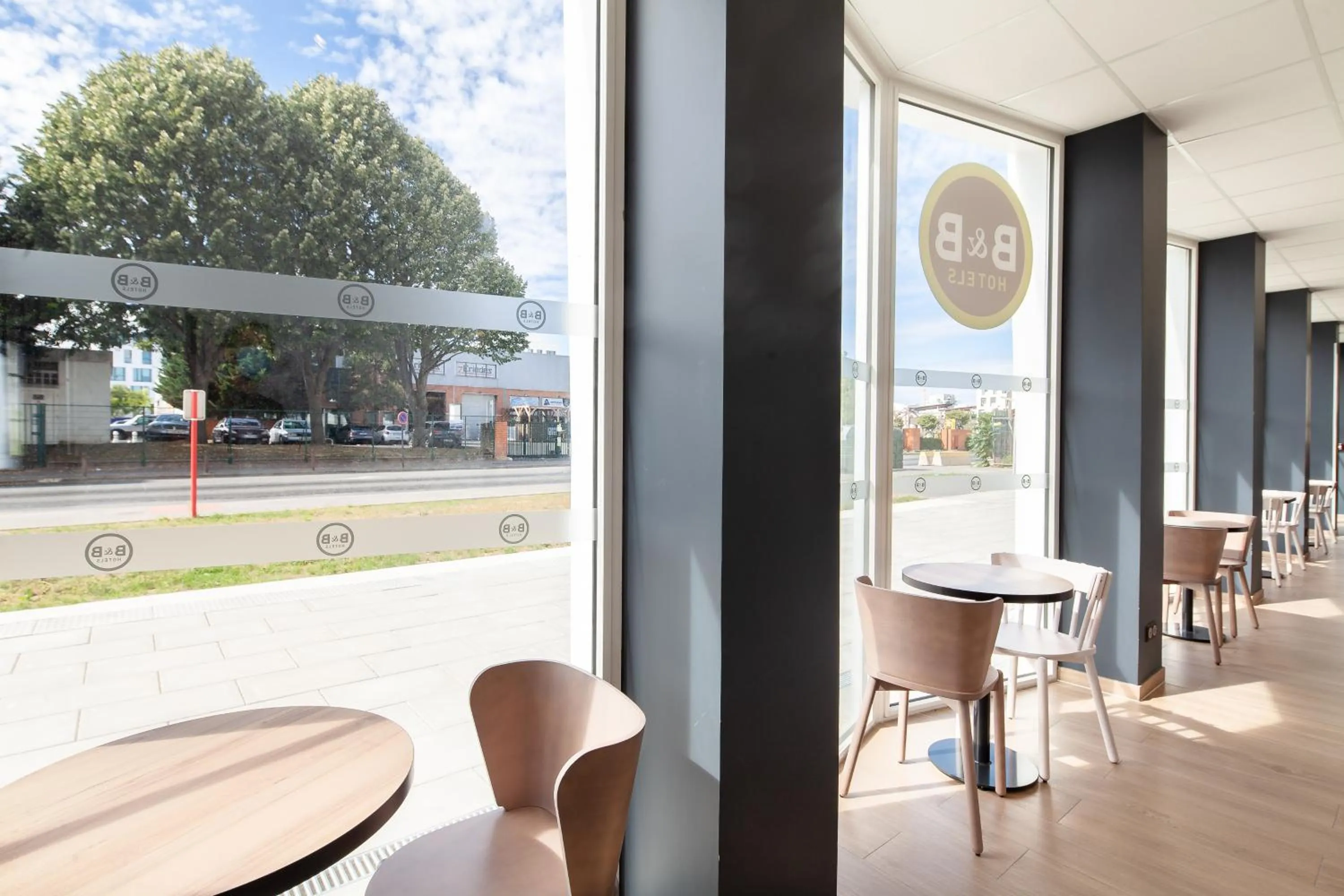 Buffet breakfast in B&B HOTEL Massy Gare TGV