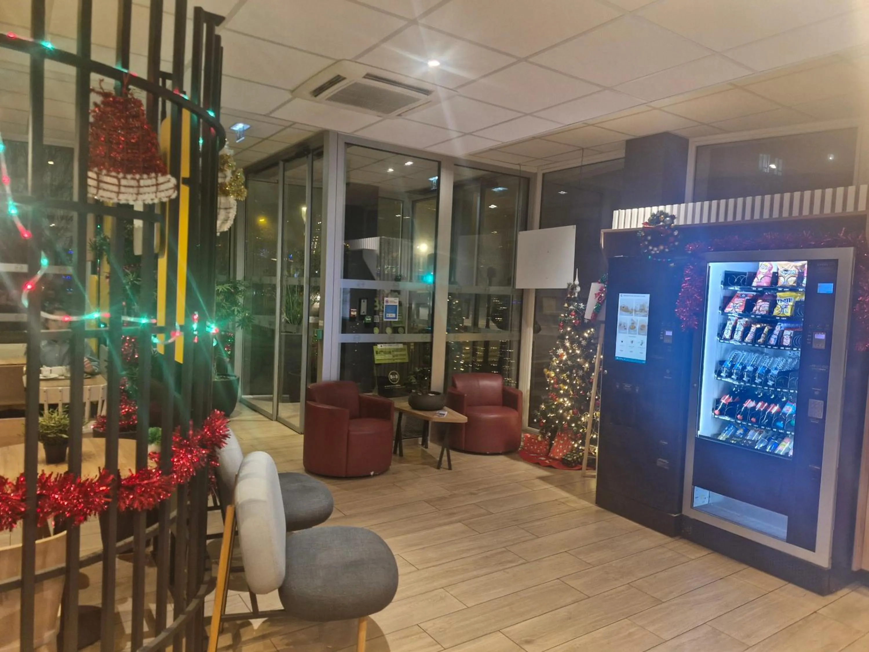 B&B HOTEL Massy Gare TGV