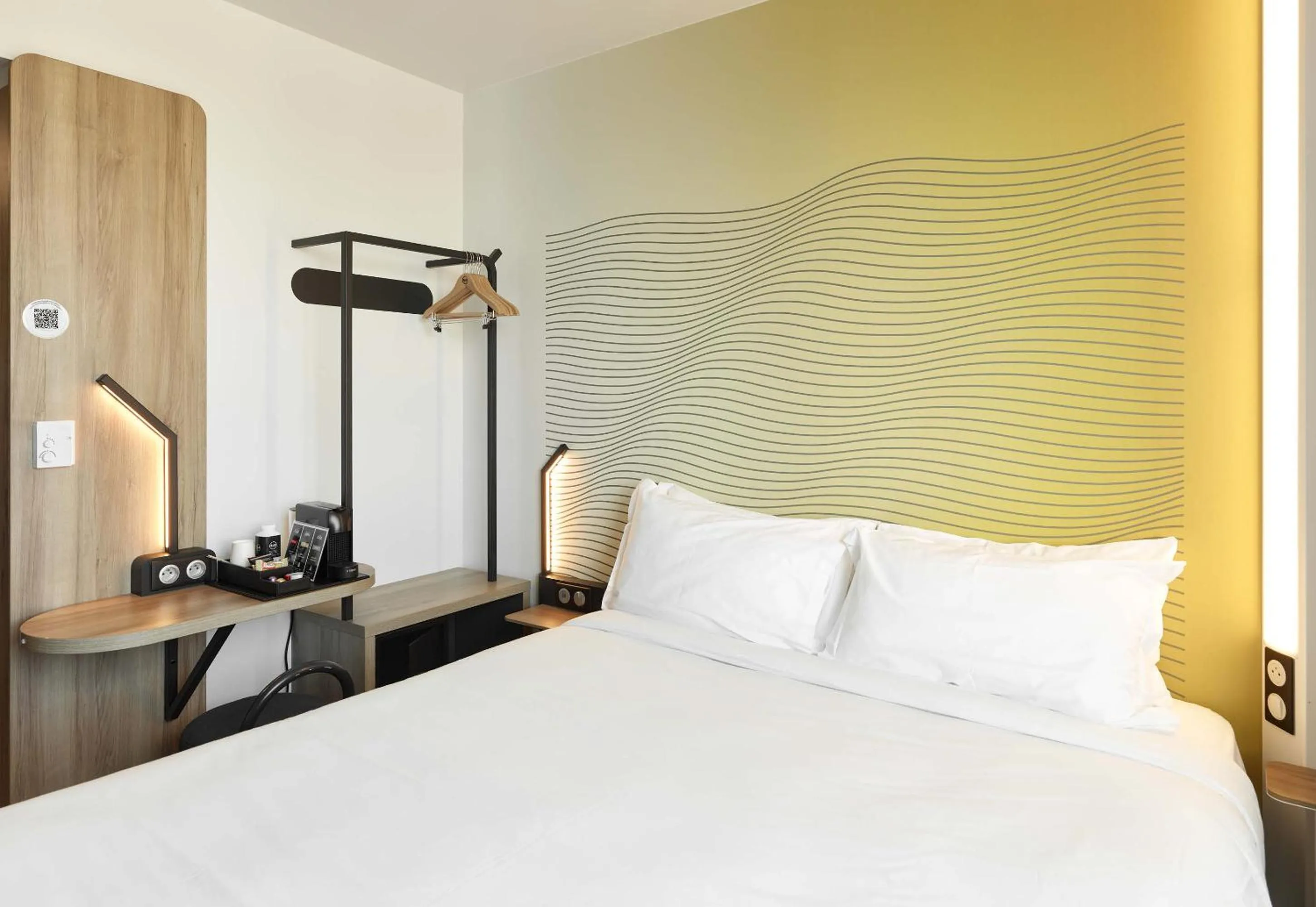 Bedroom, Bed in B&B HOTEL Massy Gare TGV