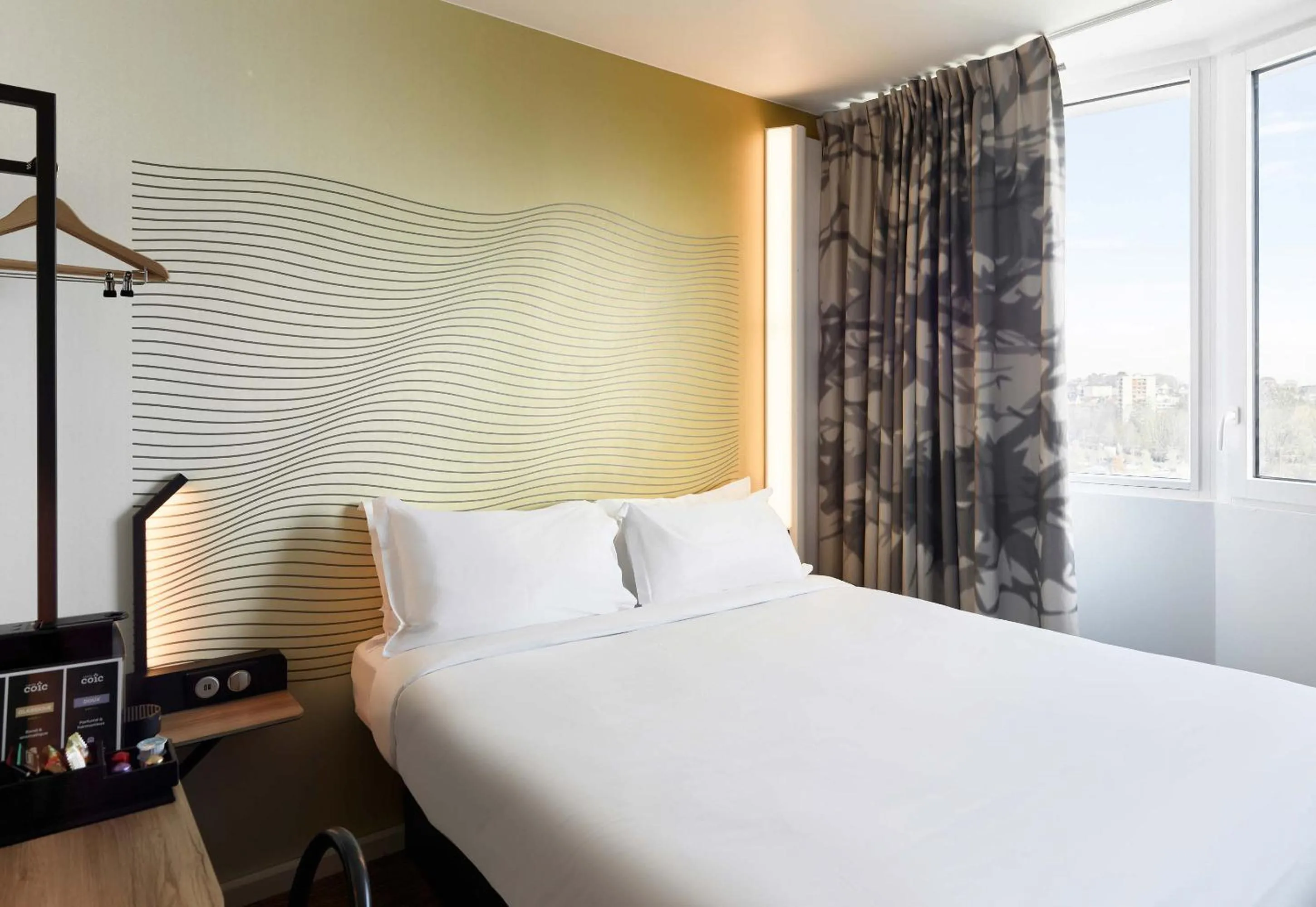 Bedroom, Bed in B&B HOTEL Massy Gare TGV