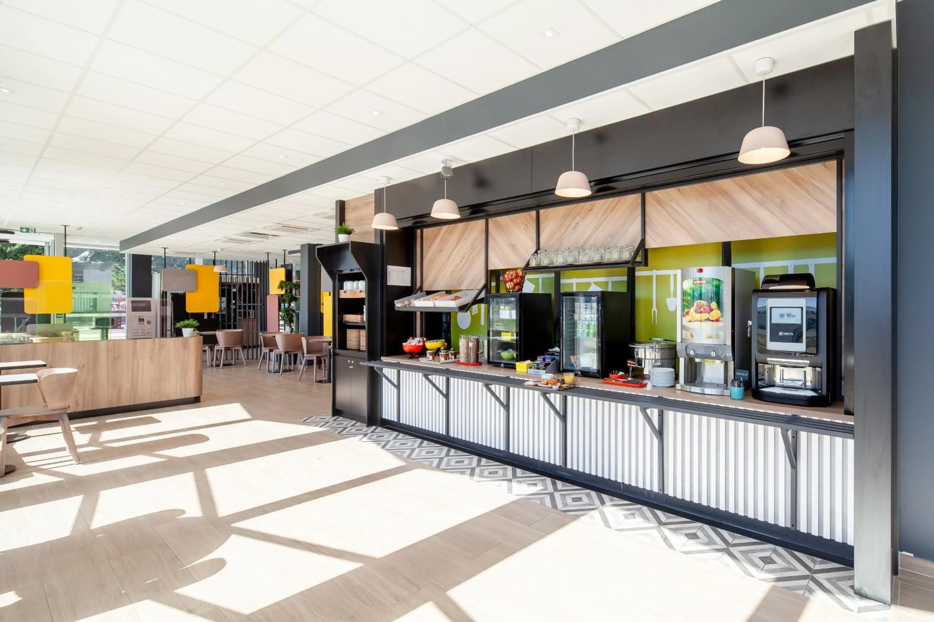 Buffet breakfast in B&B HOTEL Massy Gare TGV