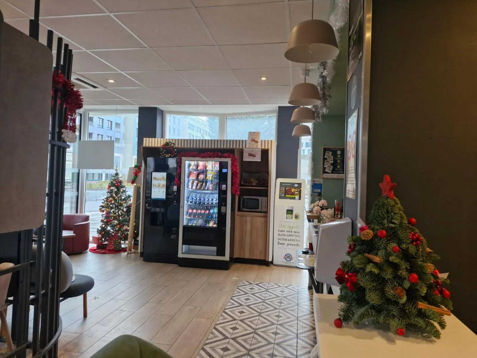 B&B HOTEL Massy Gare TGV