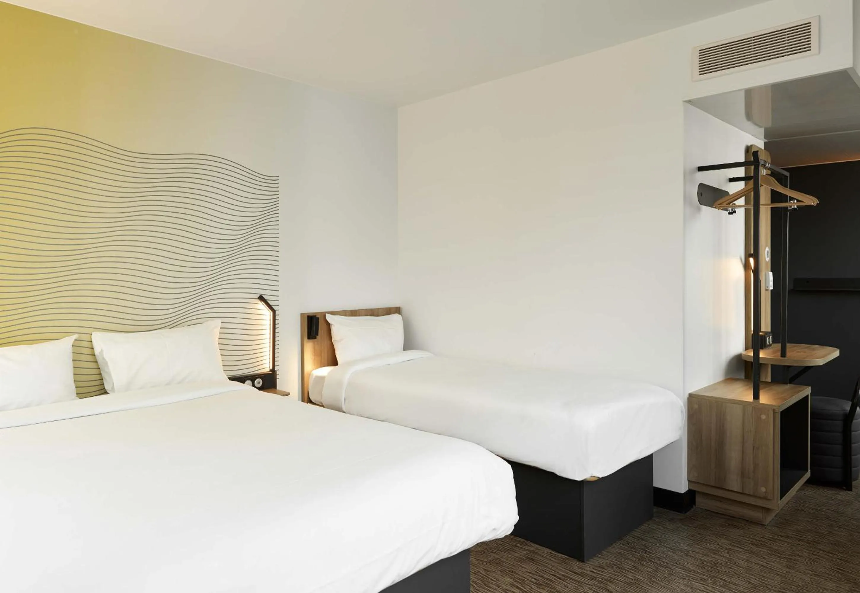 Bedroom, Bed in B&B HOTEL Massy Gare TGV