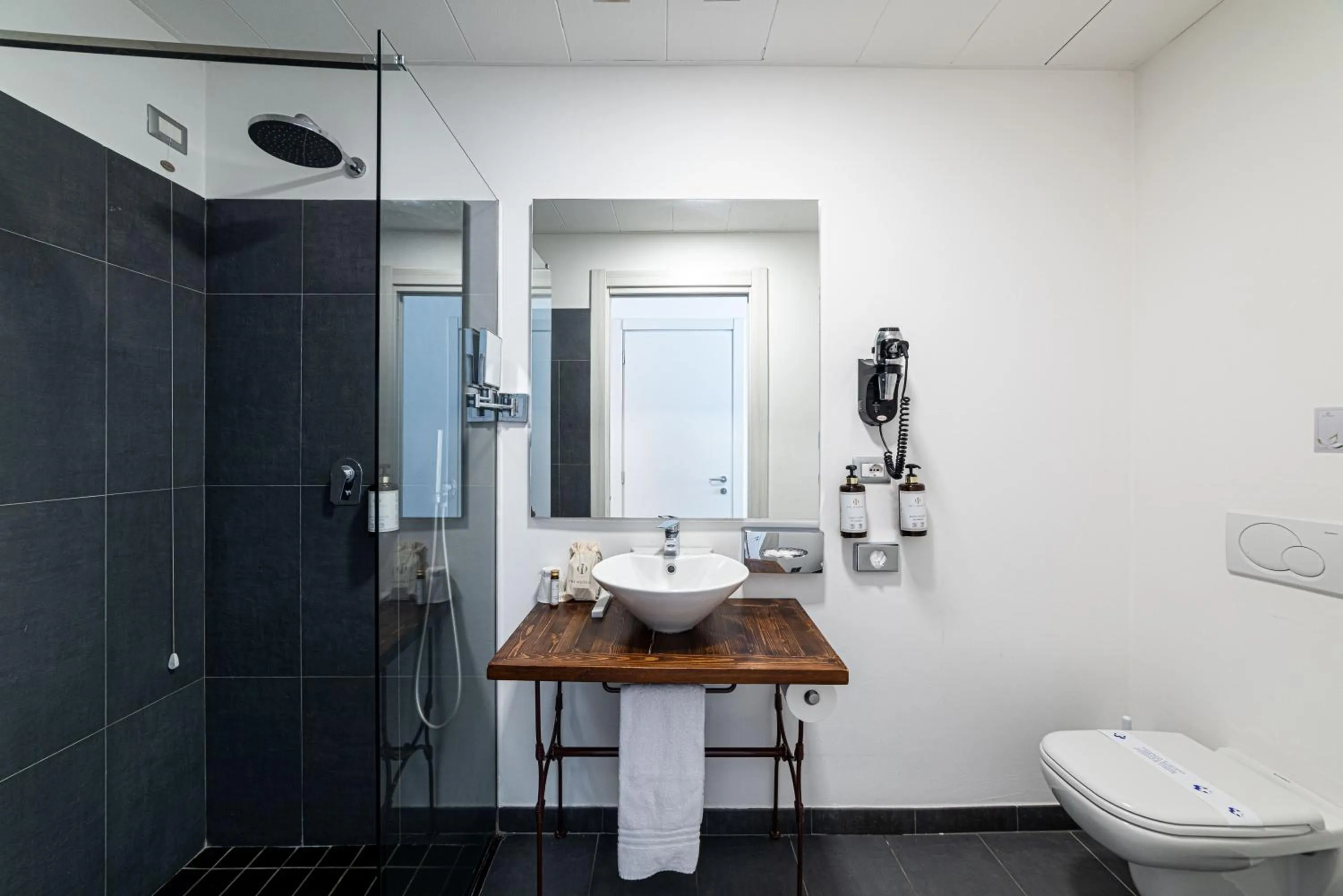 Shower in Phi Hotel Milano