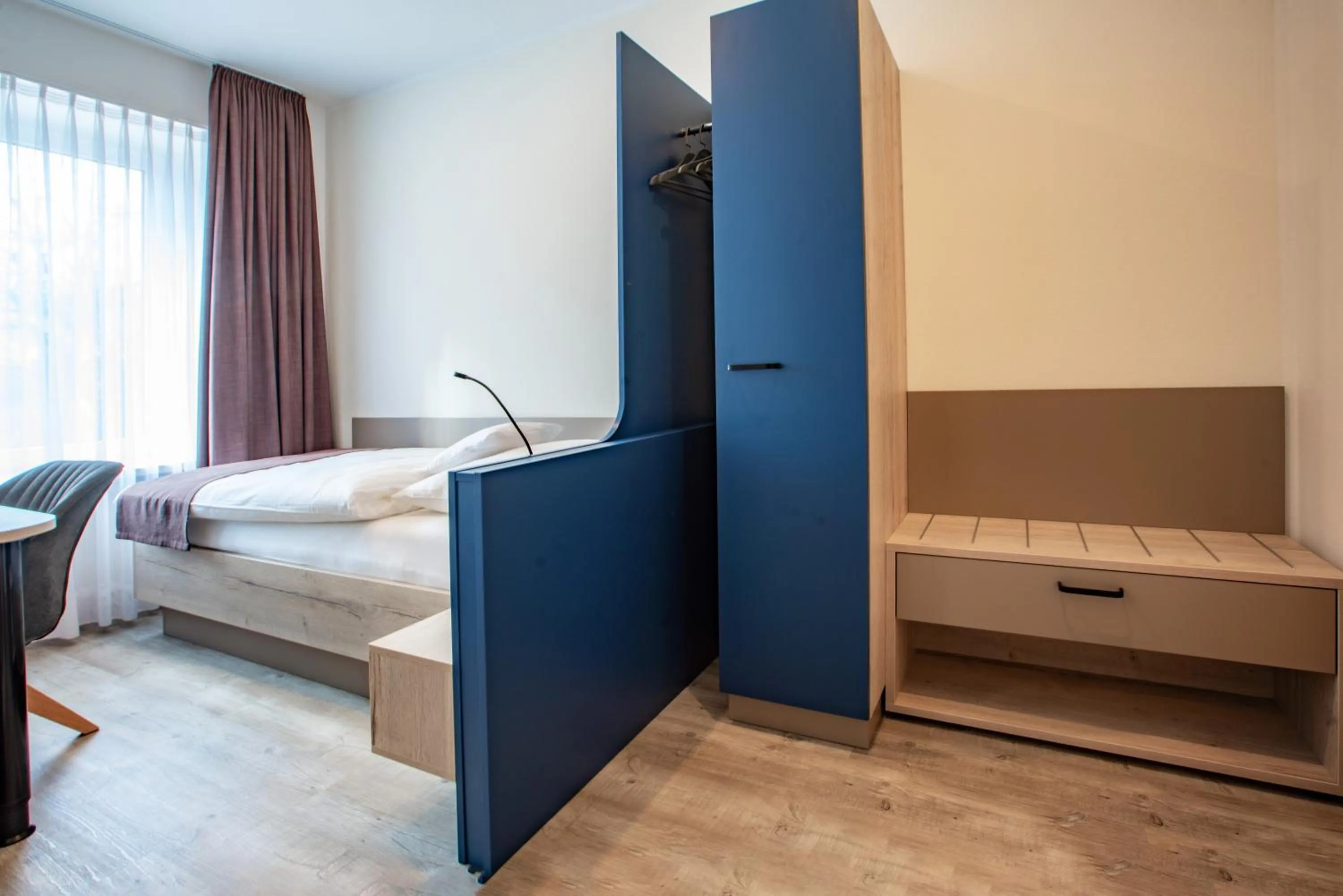 Bed in CAESARO Hotel & Pizzeria - 20 Jahre Familienunternehmen