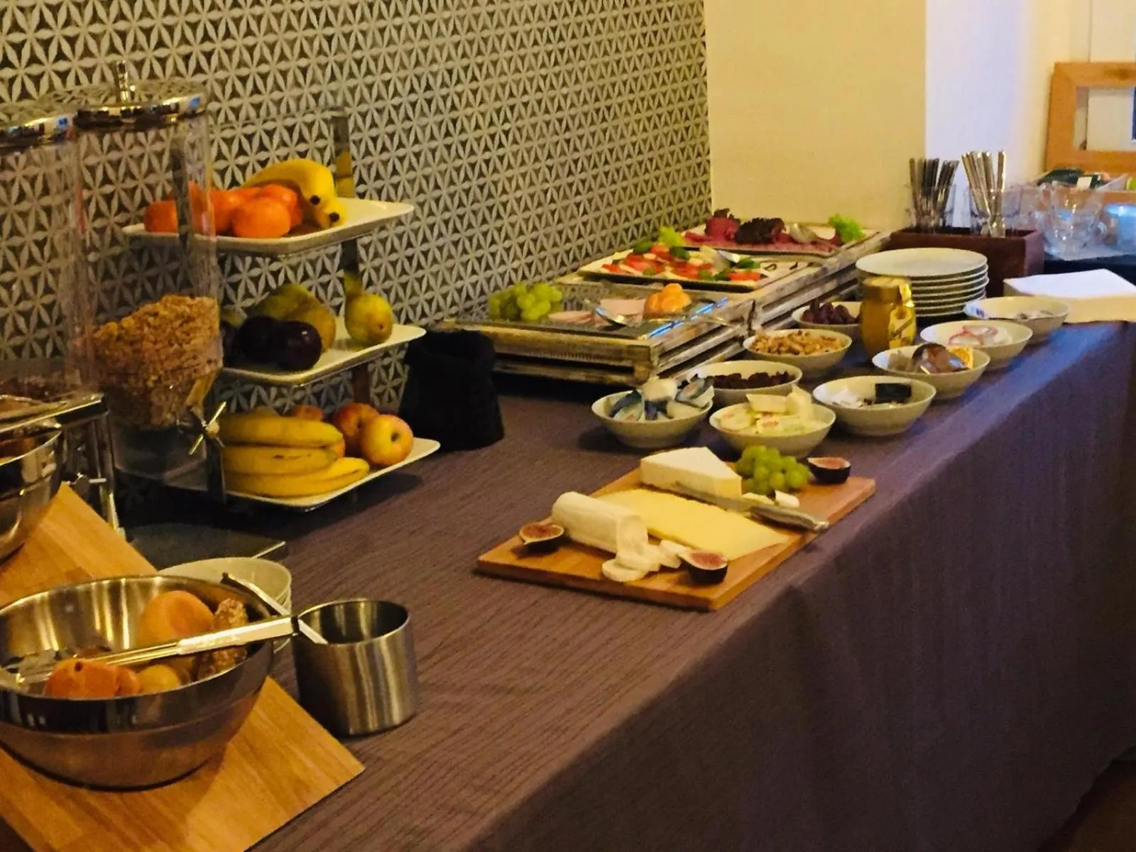 Buffet breakfast in CAESARO Hotel & Pizzeria - 20 Jahre Familienunternehmen