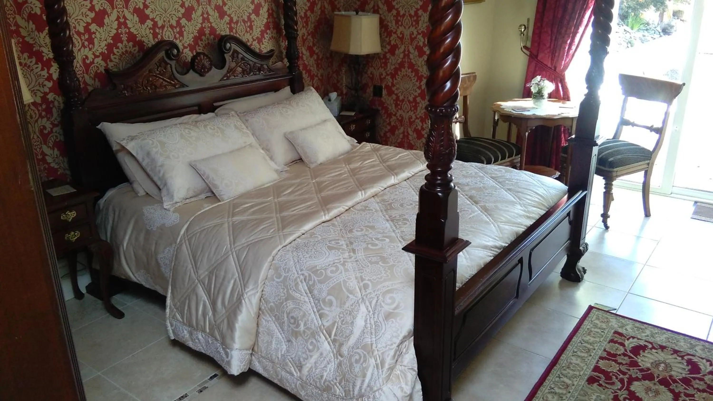 Day, Bed in Riverside Lodge