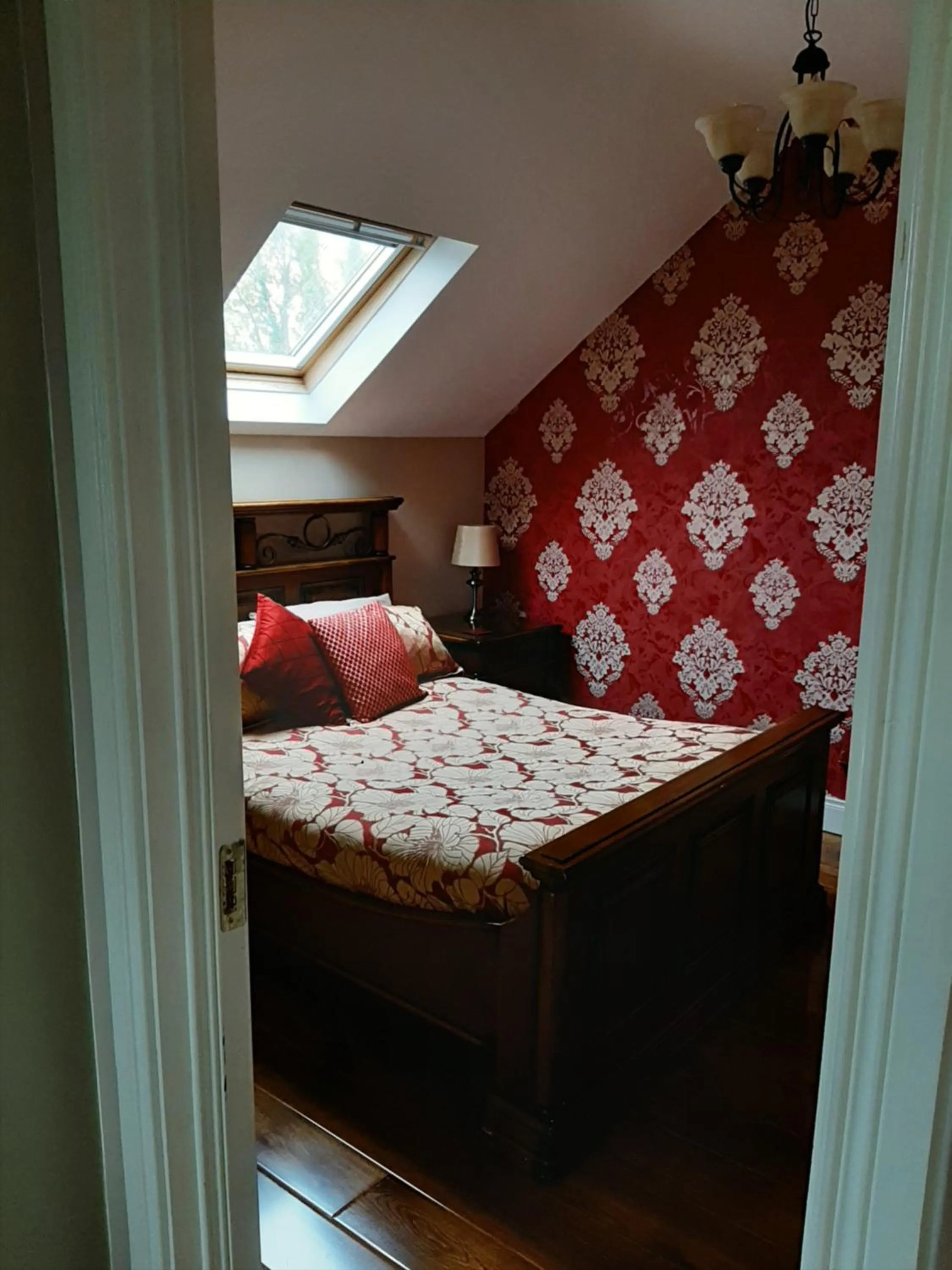 Bedroom, Bed in Riverside Lodge