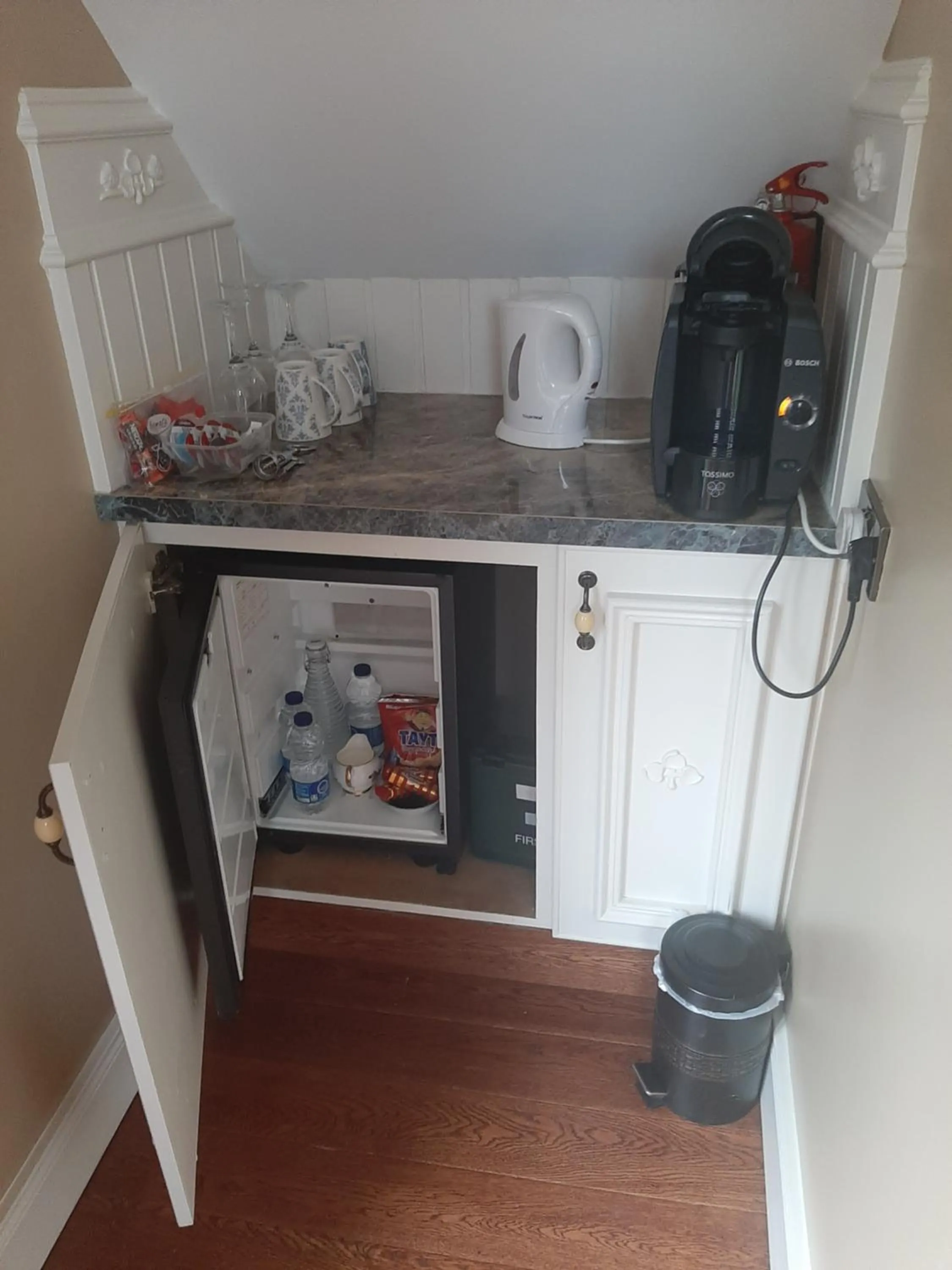 Coffee/tea facilities in Riverside Lodge