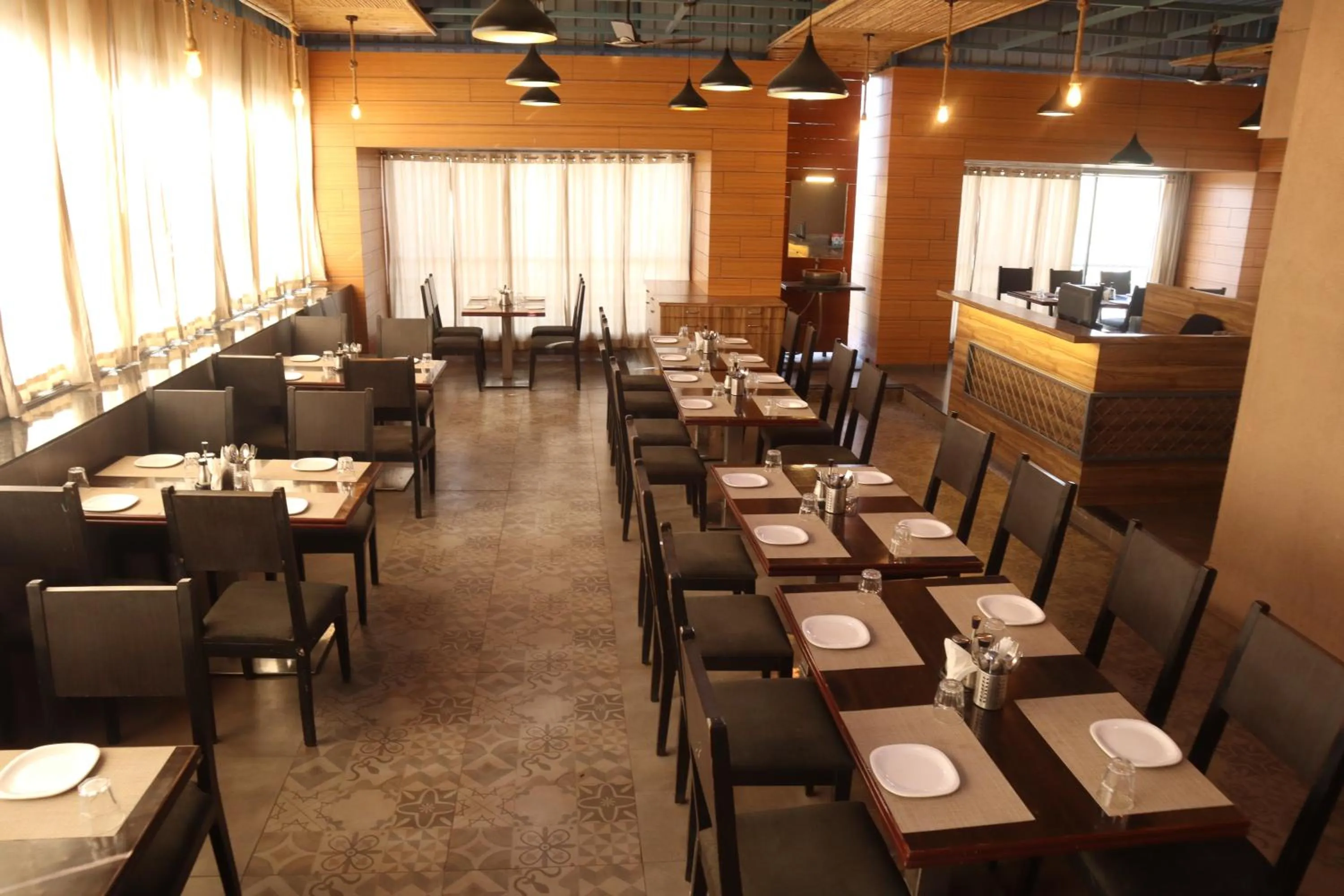 Restaurant/places to eat in Hotel Grand Ecotel, Aurangabad