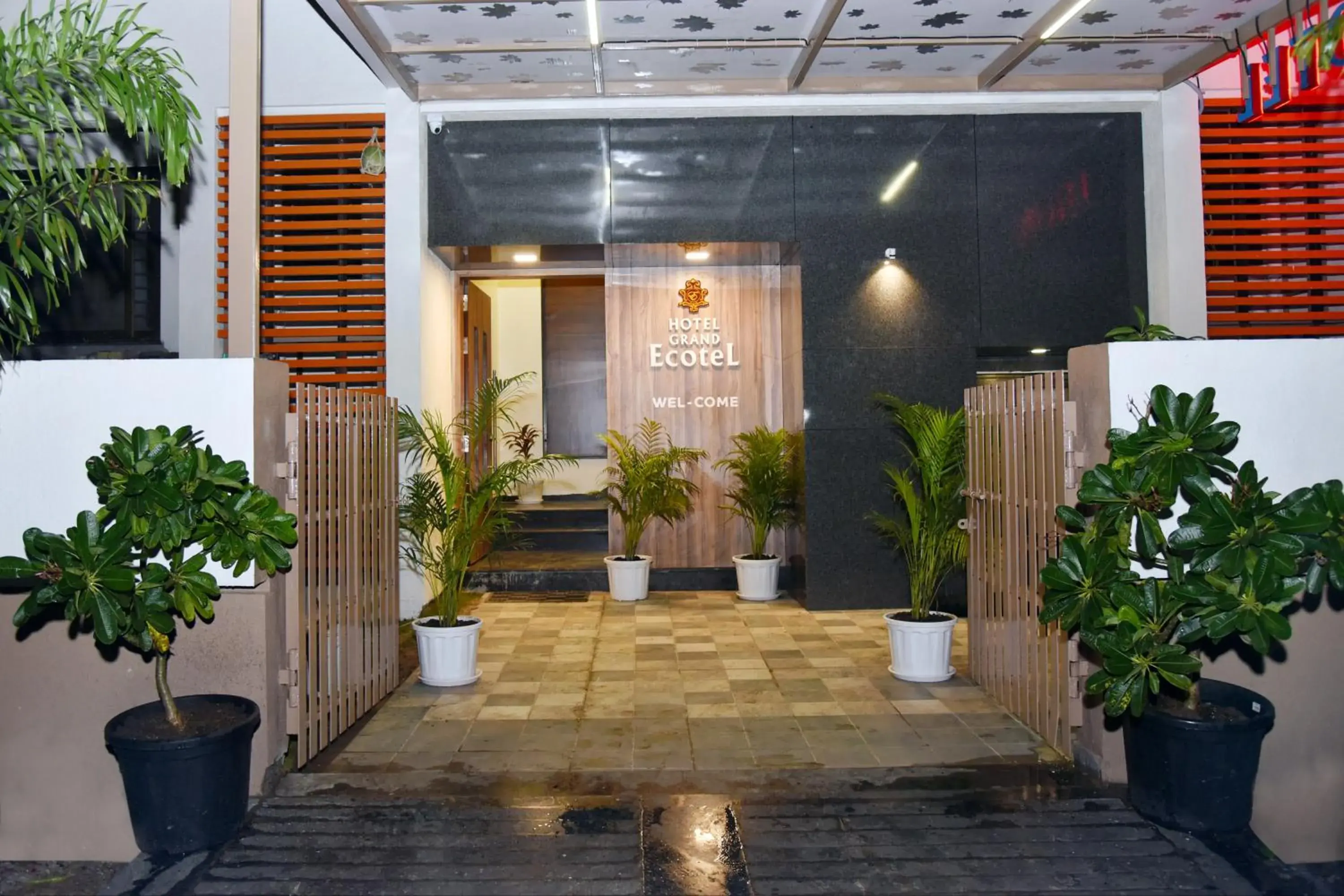 Facade/entrance in Hotel Grand Ecotel, Aurangabad Facade/entrance in Hotel Grand Ecotel, Aurangabad