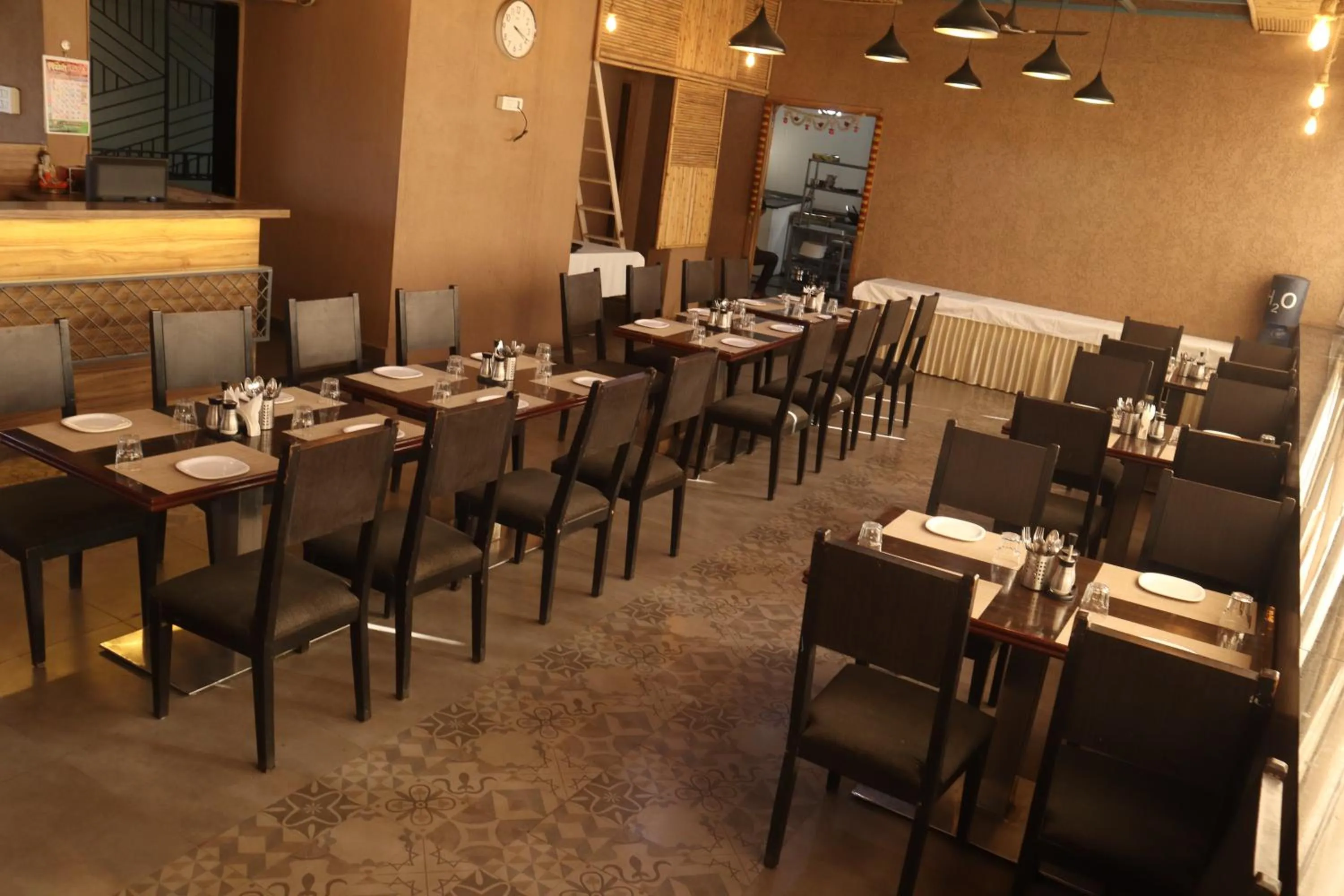 Restaurant/places to eat in Hotel Grand Ecotel, Aurangabad