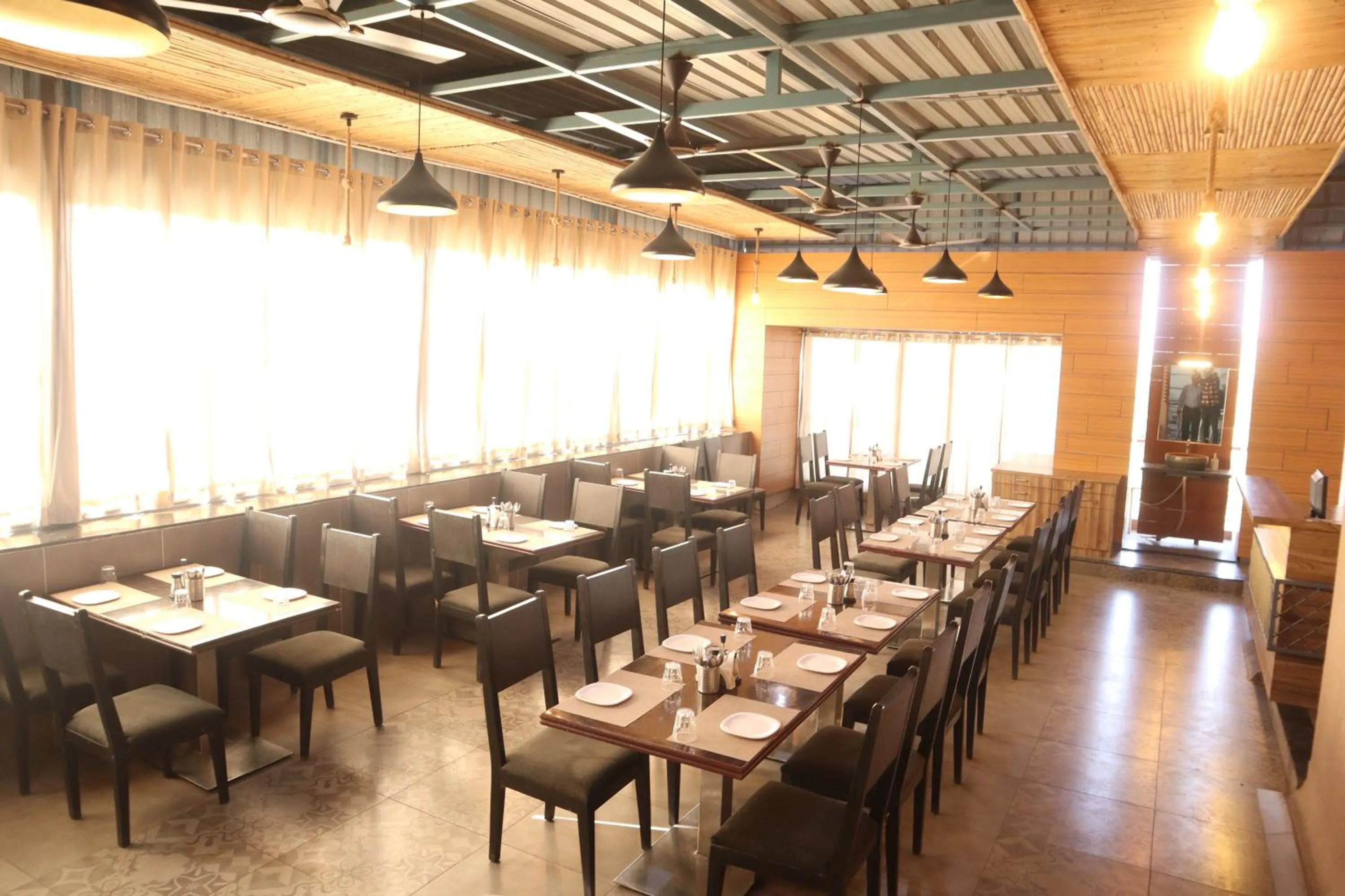 Restaurant/places to eat in Hotel Grand Ecotel, Aurangabad