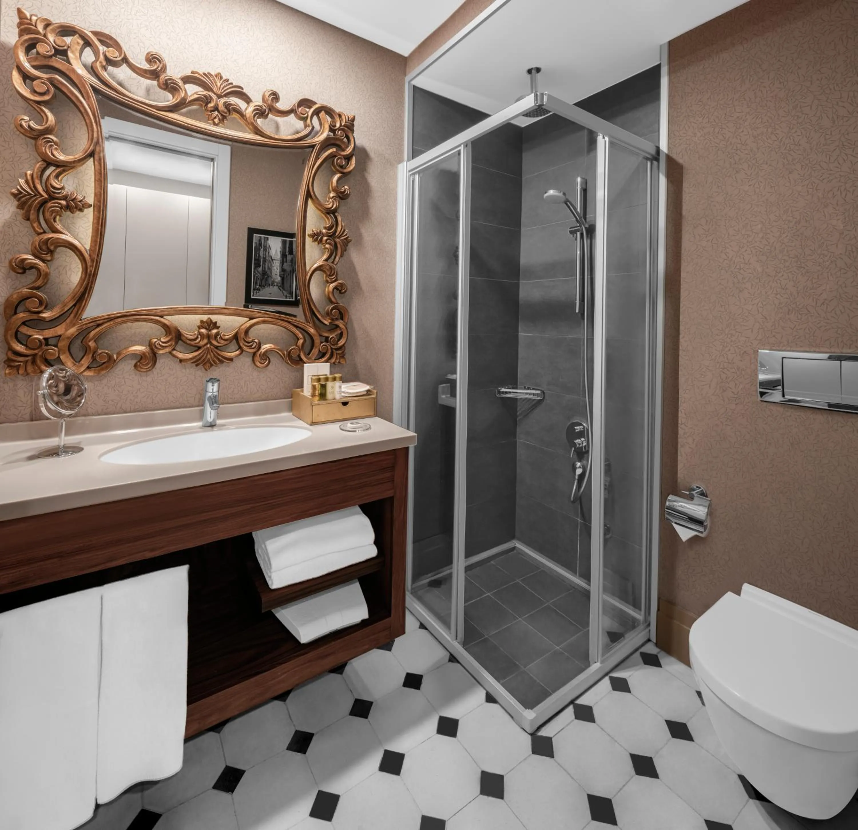 Shower in Akka Suites Taksim-Special Class