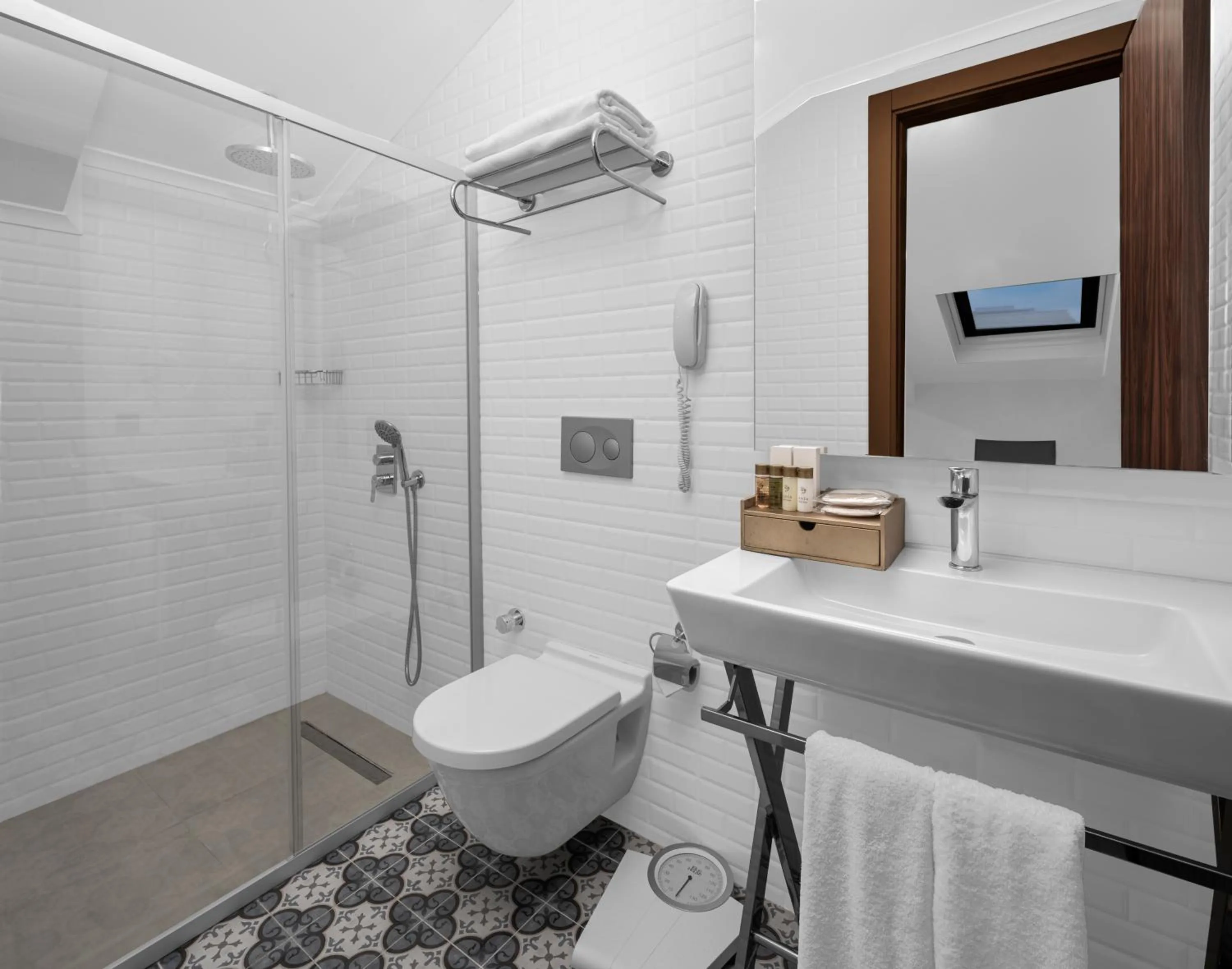 Shower in Akka Suites Taksim-Special Class
