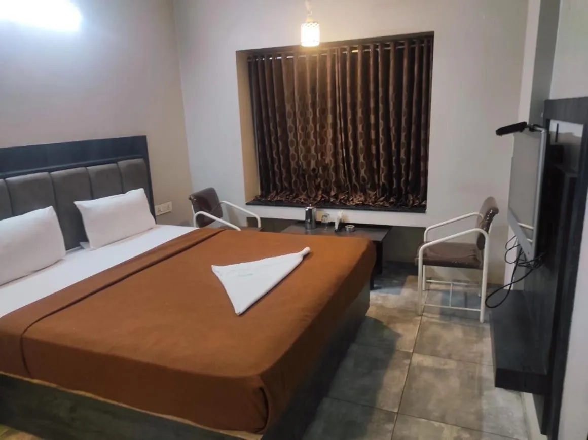 Bed in Hotel Vrindavan Deluxe Kolhapur NEAR CENTRAL BUS STAND