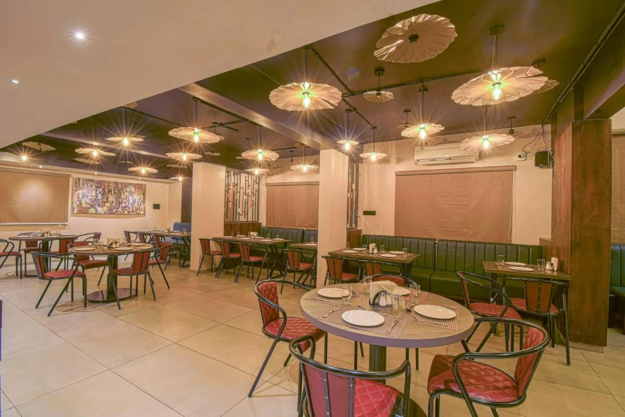 Restaurant/places to eat in Hotel Vrindavan Deluxe Kolhapur NEAR CENTRAL BUS STAND