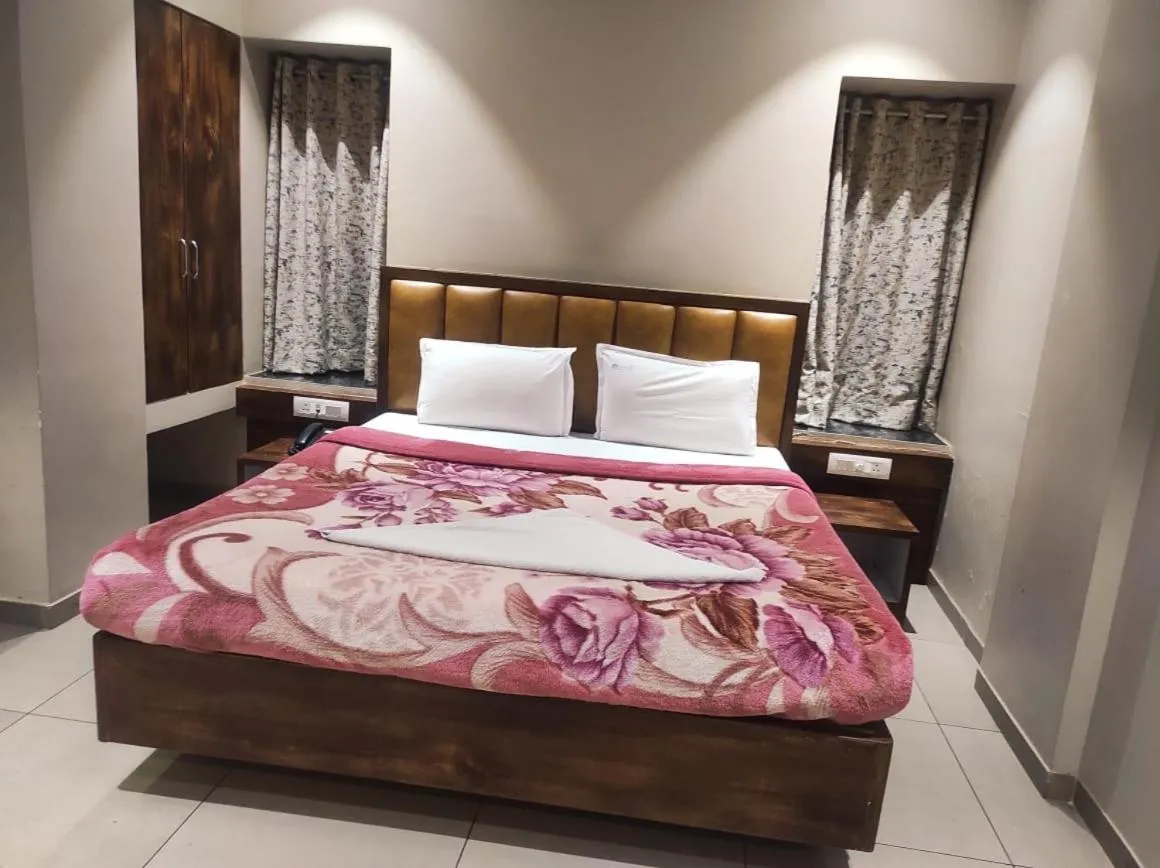 Bed in Hotel Vrindavan Deluxe Kolhapur NEAR CENTRAL BUS STAND