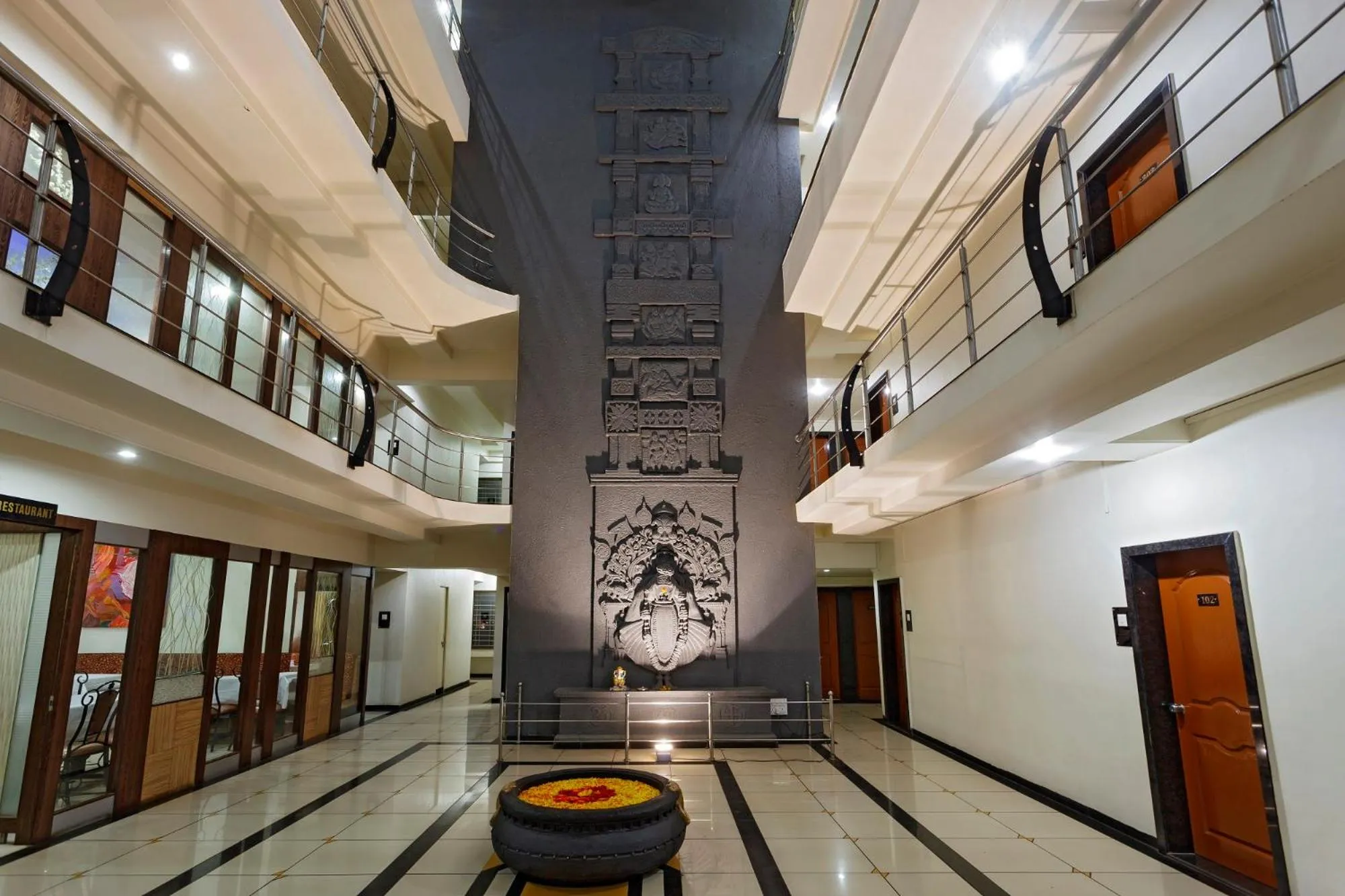 Lobby or reception in Hotel Vrindavan Deluxe Kolhapur NEAR CENTRAL BUS STAND