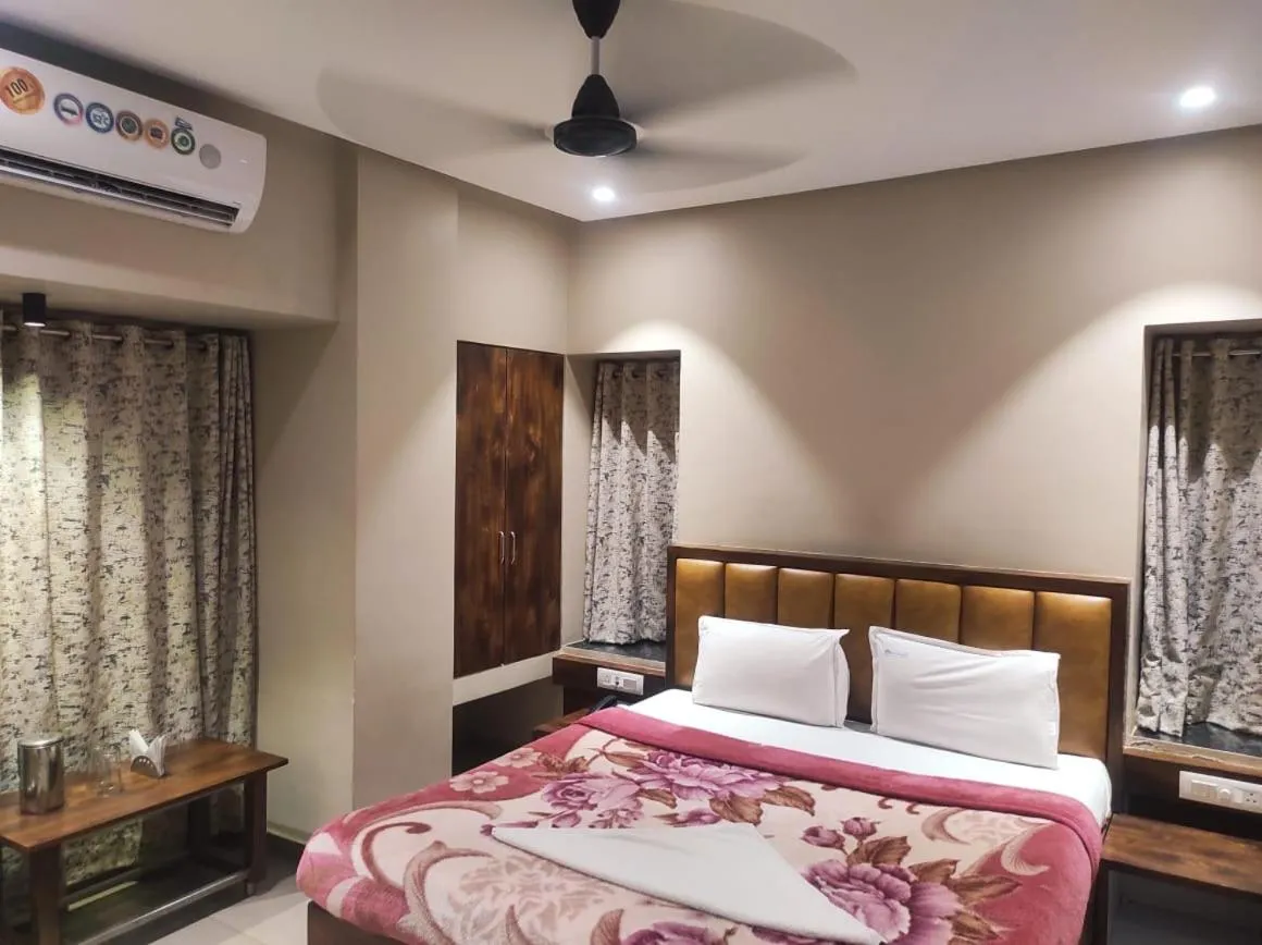 air conditioner in Hotel Vrindavan Deluxe Kolhapur NEAR CENTRAL BUS STAND