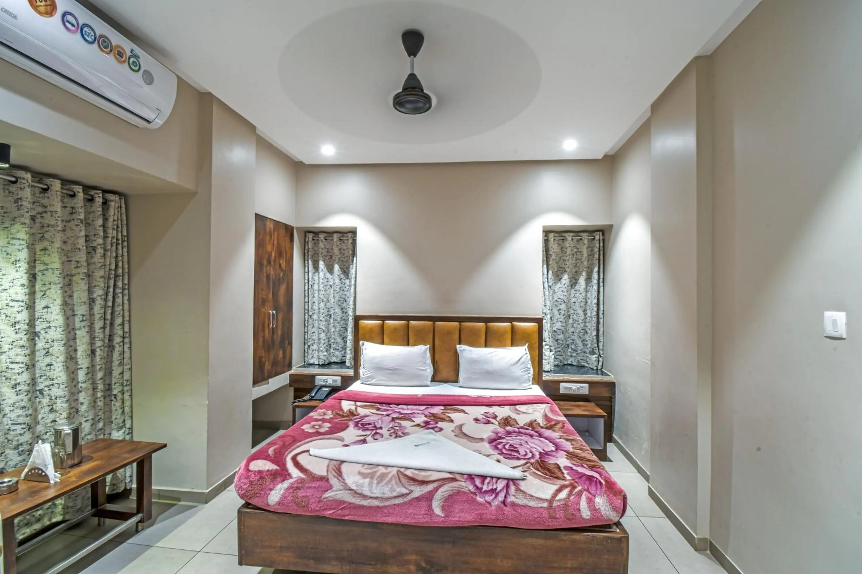 Bed in Hotel Vrindavan Deluxe Kolhapur NEAR CENTRAL BUS STAND