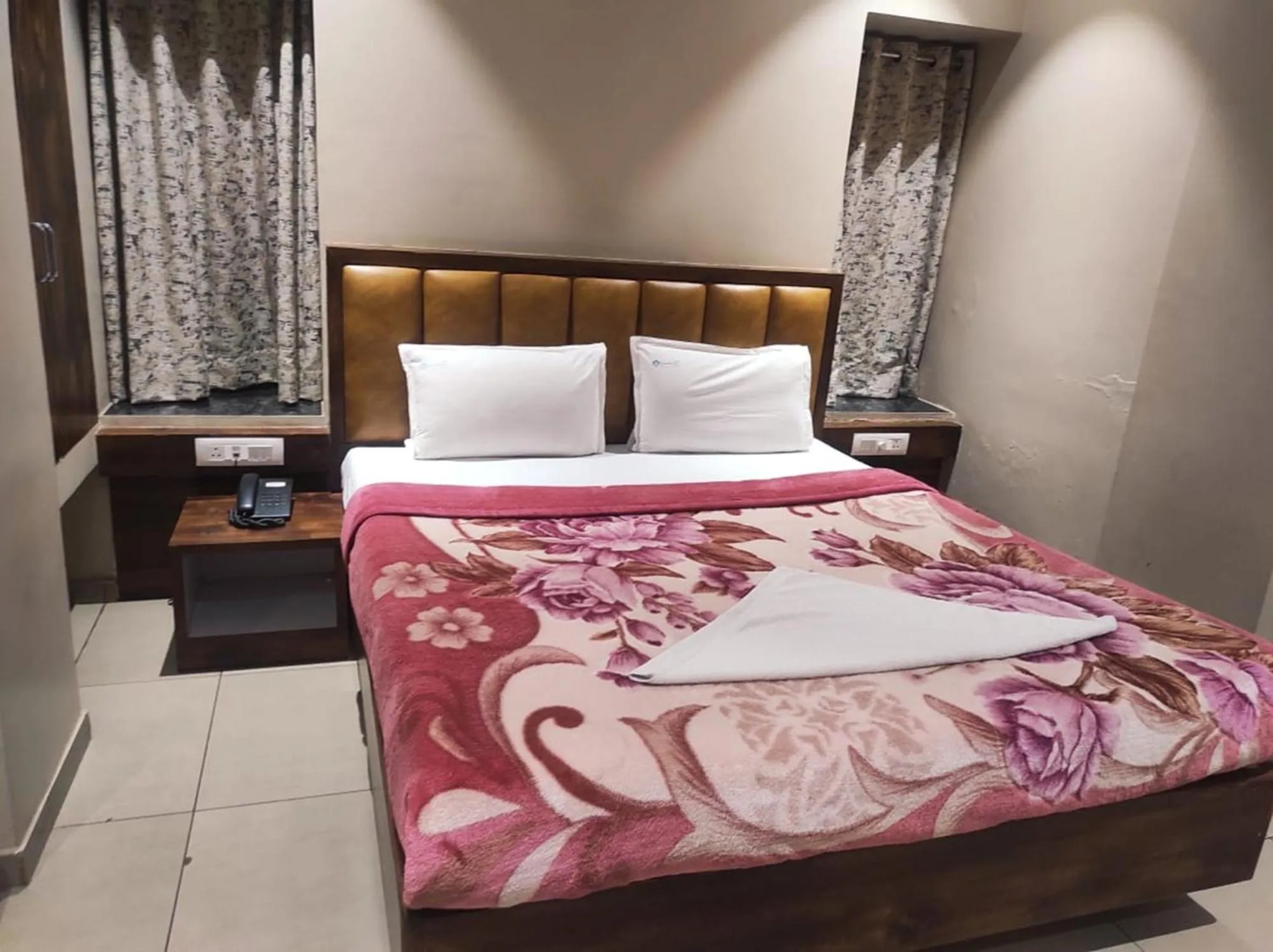 Hotel Vrindavan Deluxe Kolhapur NEAR CENTRAL BUS STAND