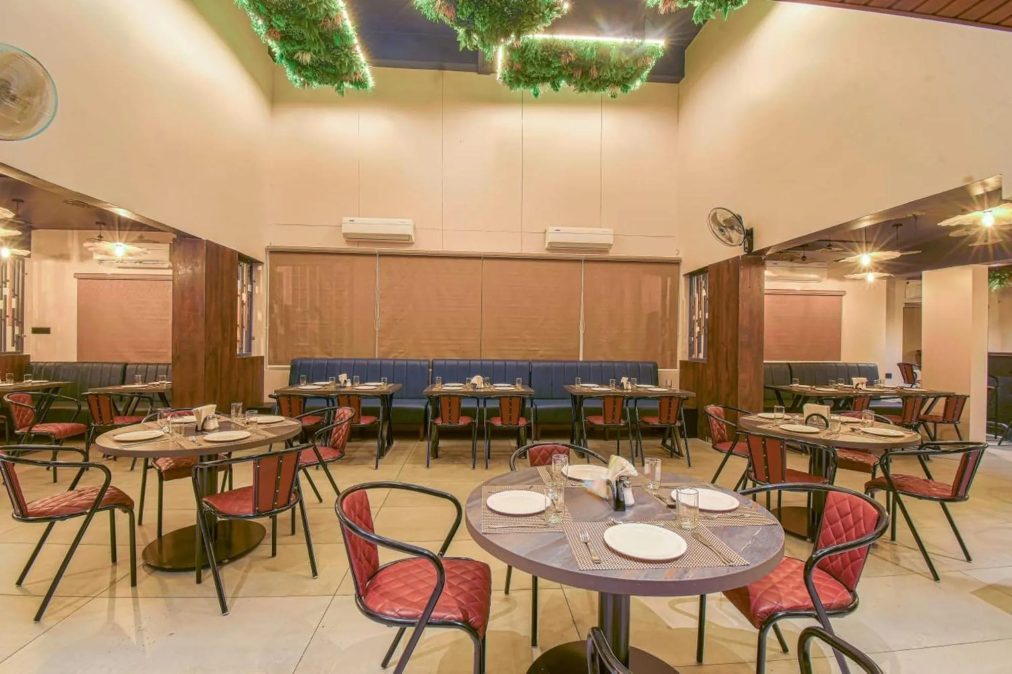 Restaurant/places to eat in Hotel Vrindavan Deluxe Kolhapur NEAR CENTRAL BUS STAND