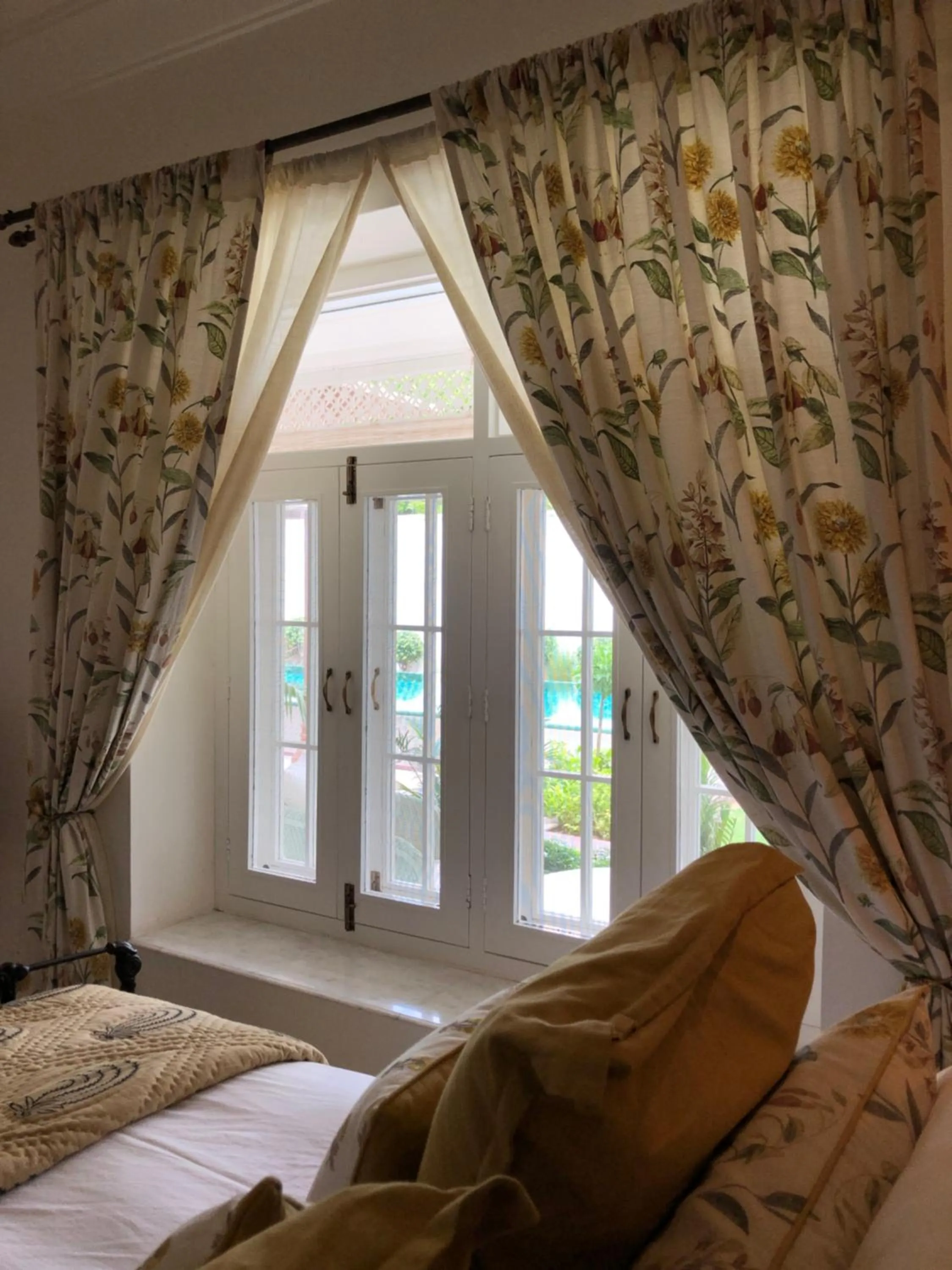 Pool view, Bed in The Rohet House