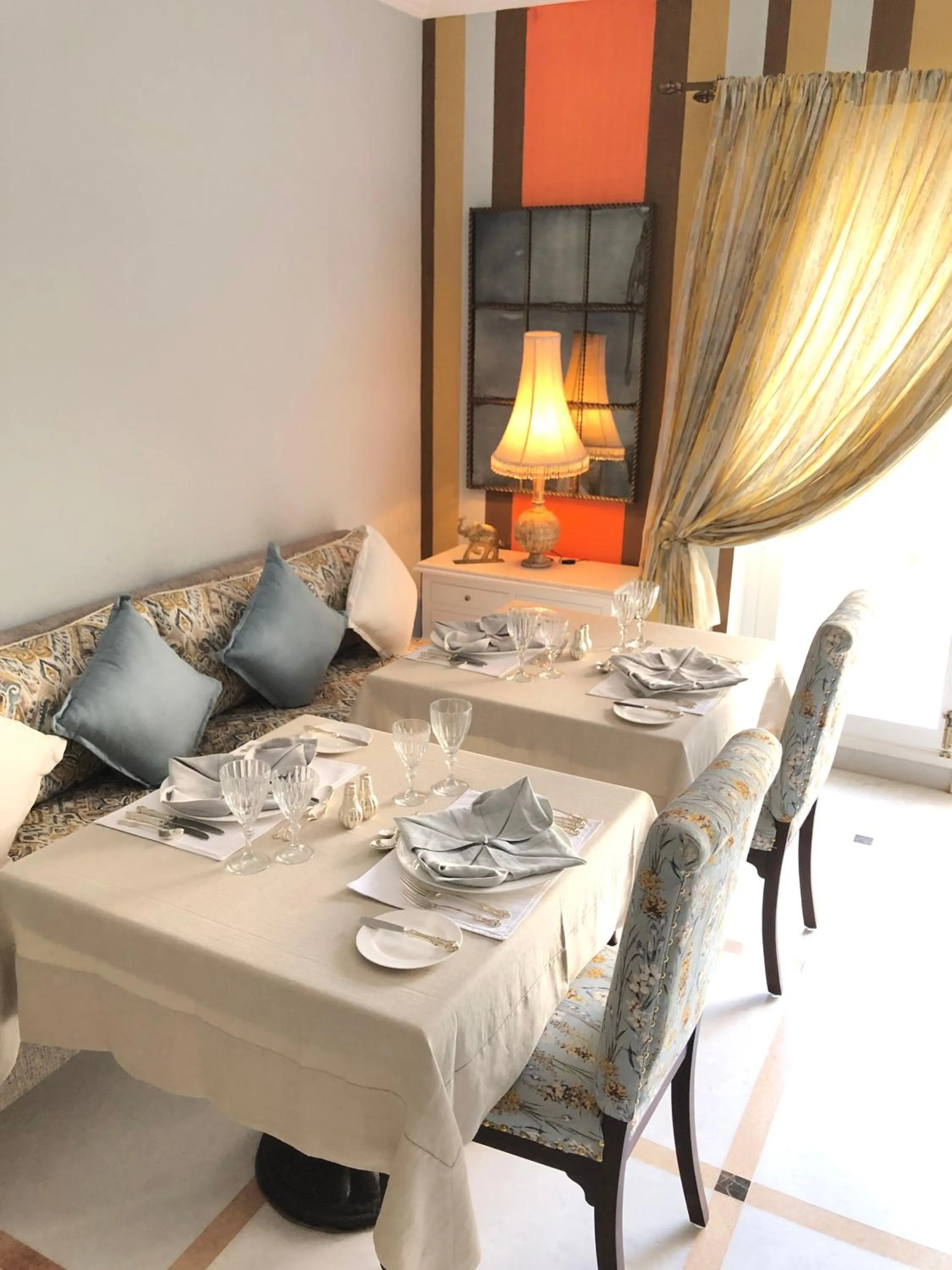 Restaurant/places to eat in The Rohet House