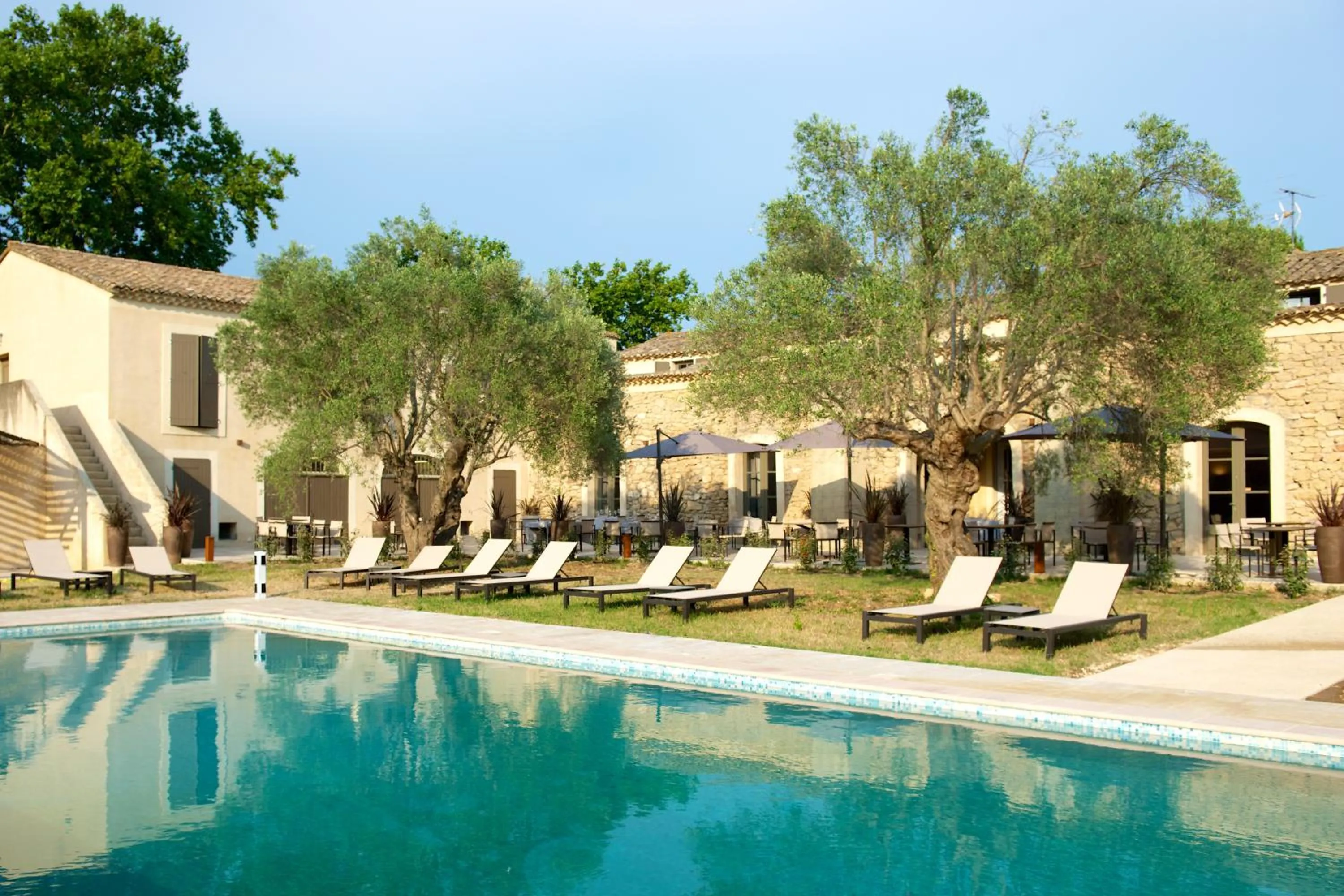 Patio in Hôtel & Restaurant de charme - La Bégude Saint-Pierre