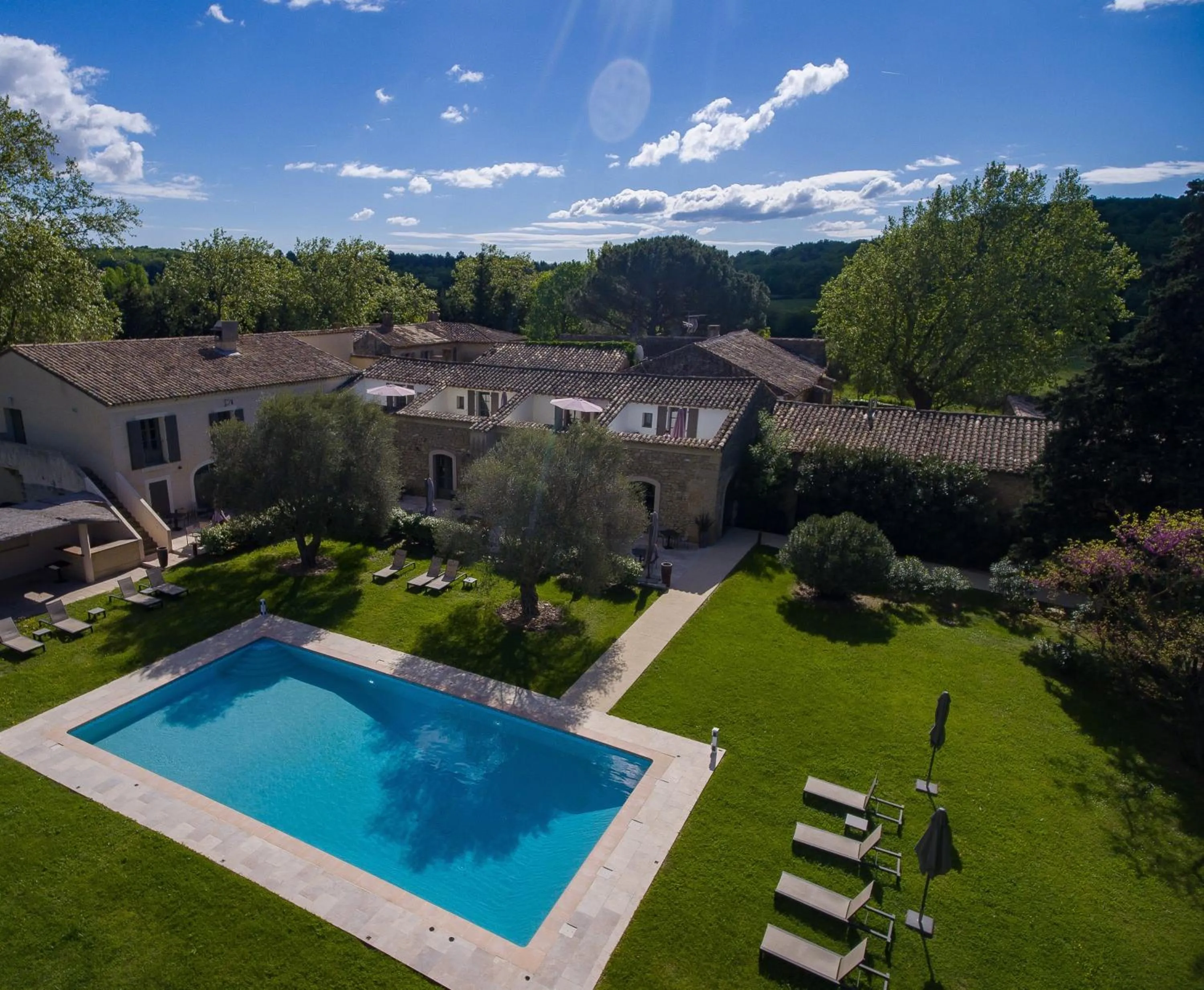 Patio in Hôtel & Restaurant de charme - La Bégude Saint-Pierre