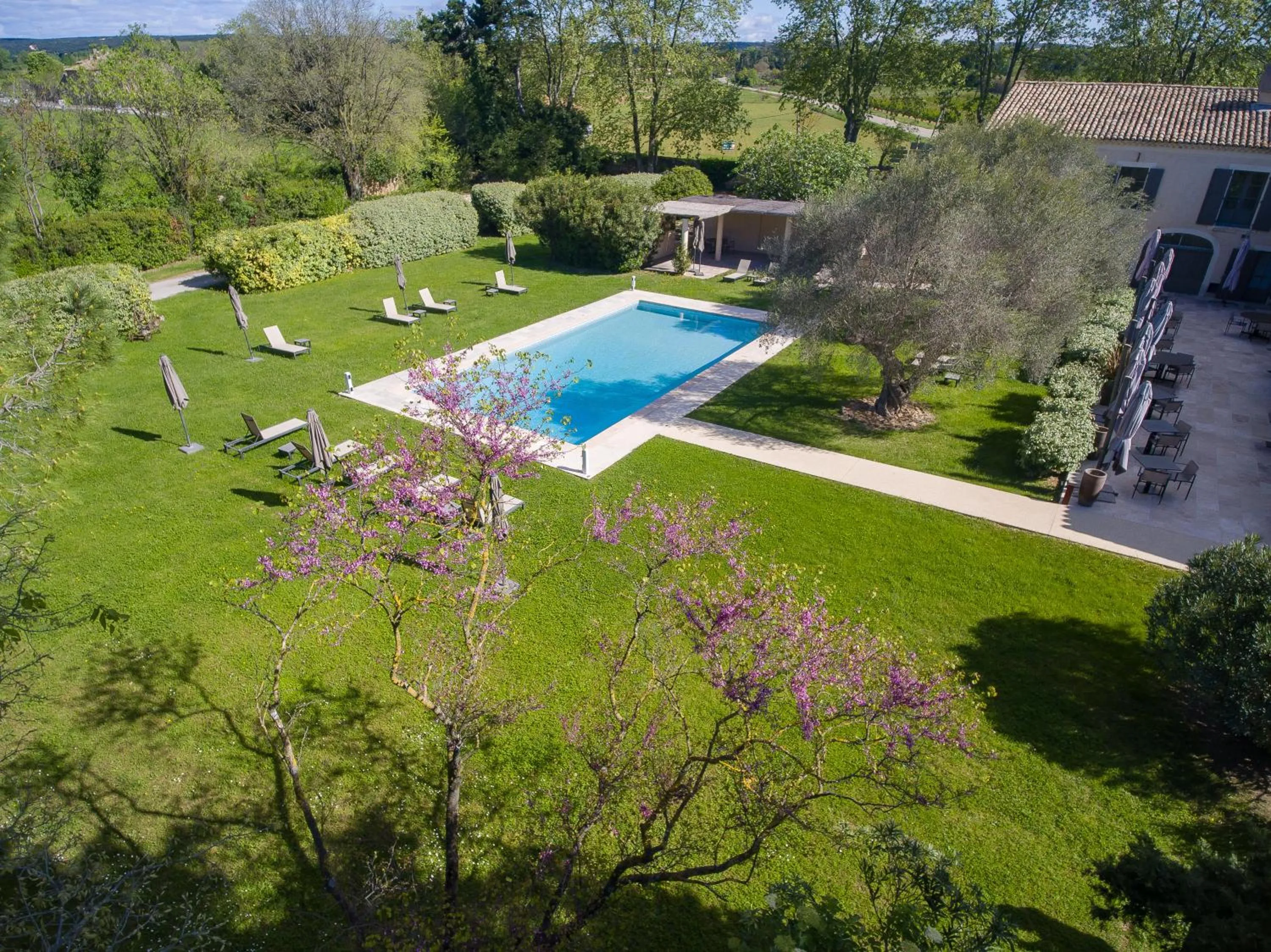 Patio in Hôtel & Restaurant de charme - La Bégude Saint-Pierre