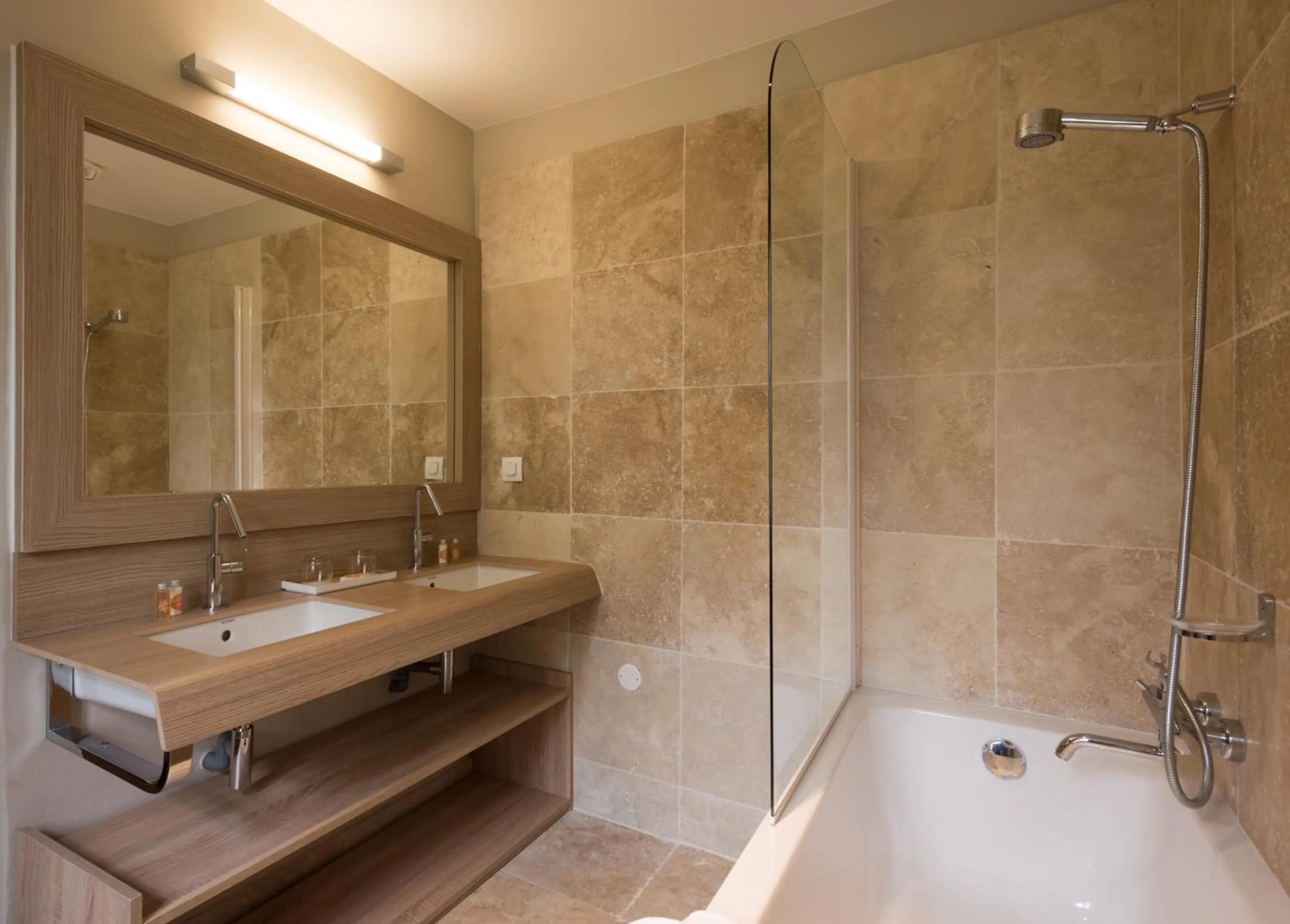 Bathroom in Hôtel & Restaurant de charme - La Bégude Saint-Pierre