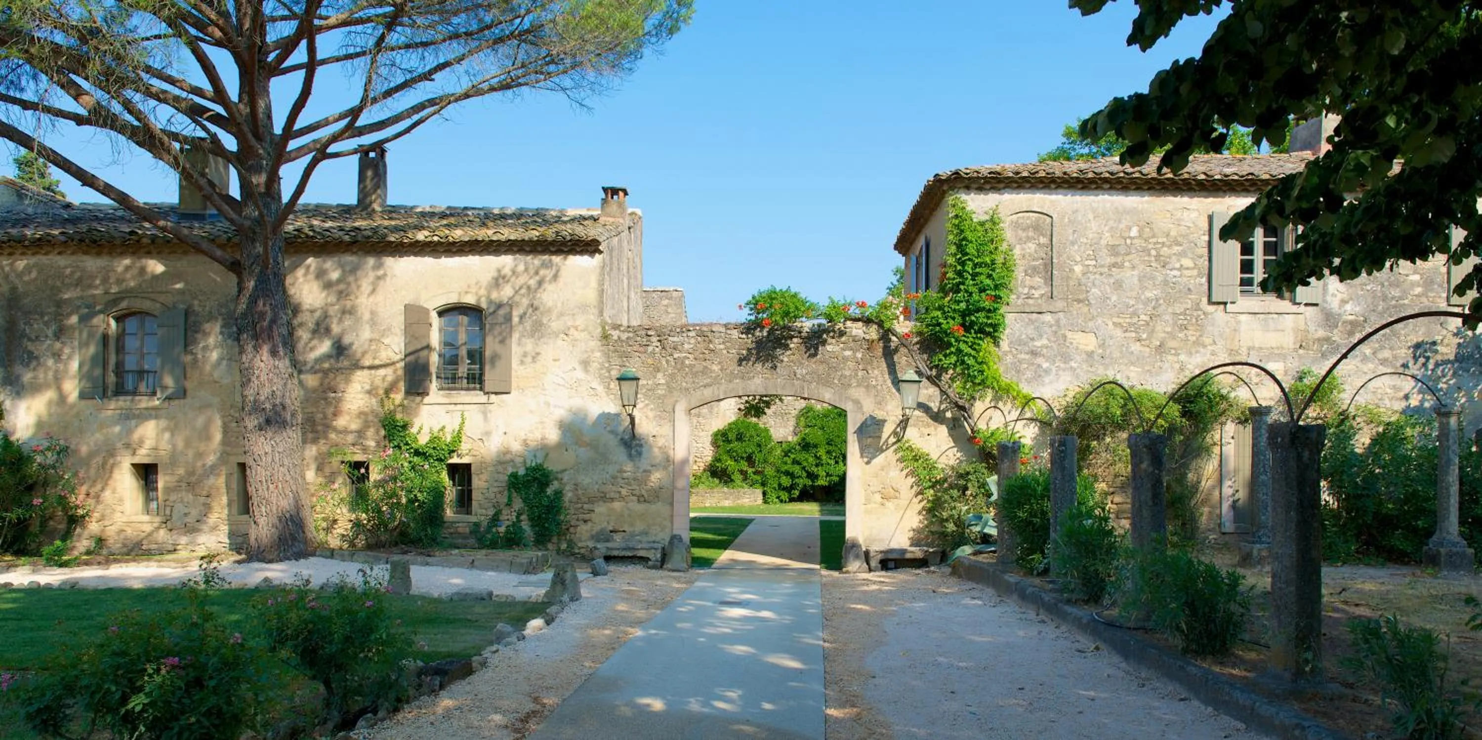 Facade/entrance in Hôtel & Restaurant de charme - La Bégude Saint-Pierre