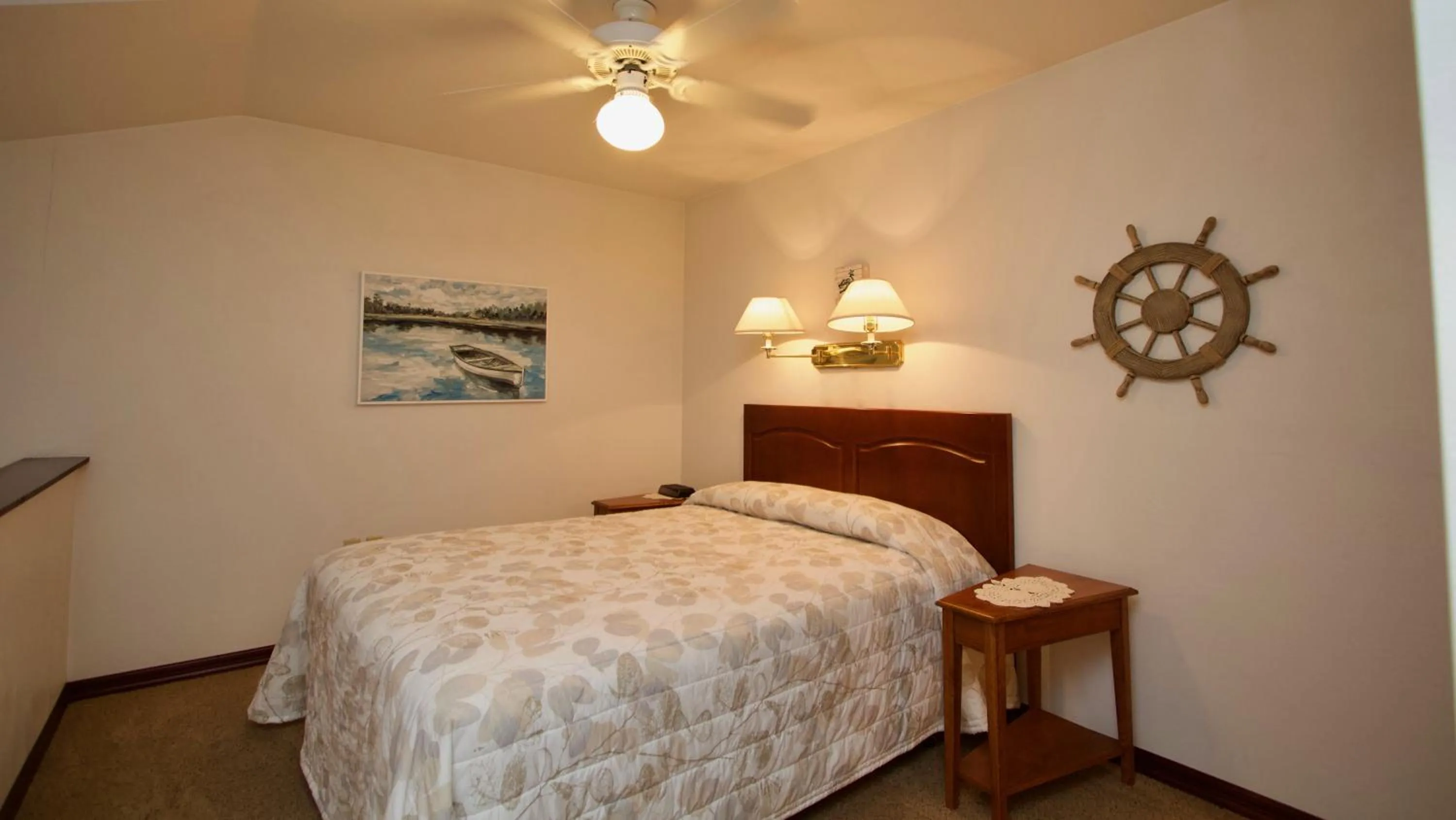 Bed in Baileys Harbor Yacht Club Resort