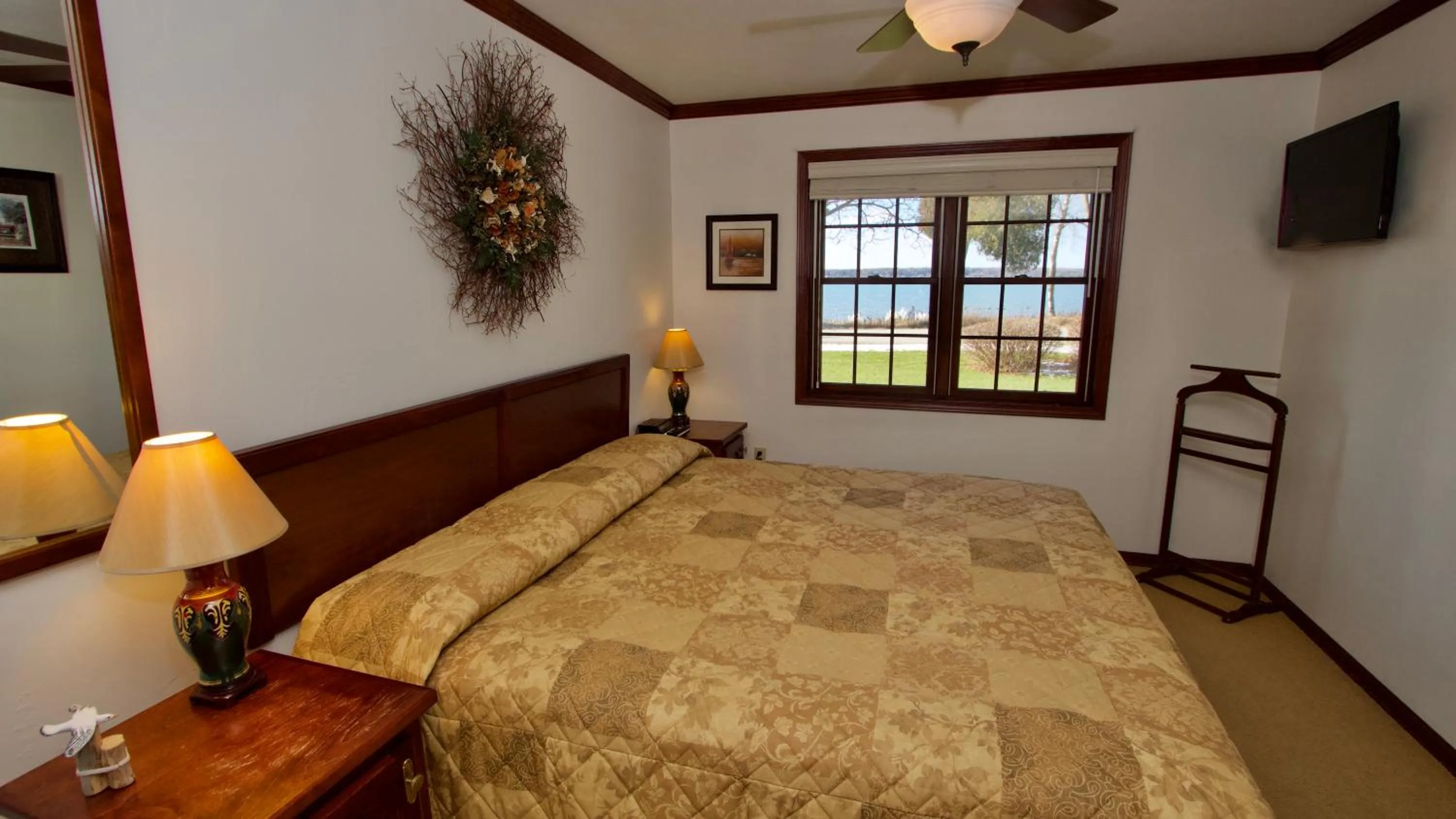 Bedroom, Bed in Baileys Harbor Yacht Club Resort